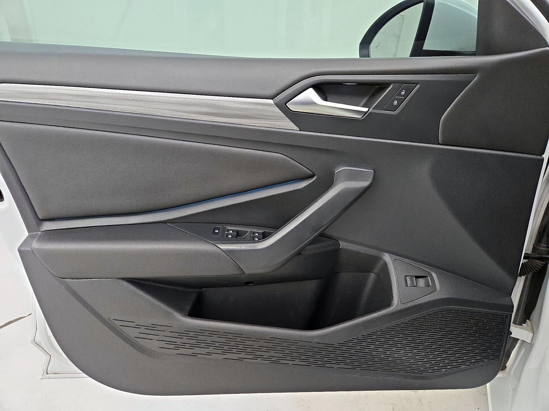 Thumbnail: 2019 Volkswagen Jetta - 12