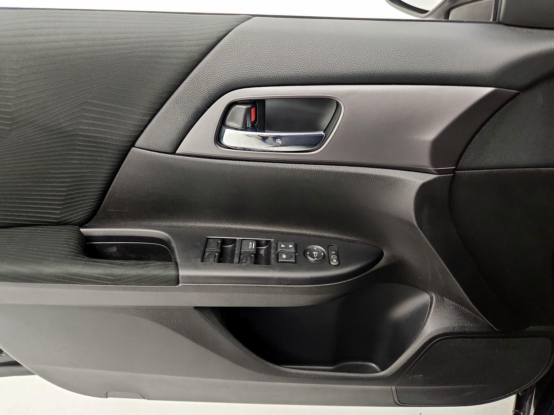 Thumbnail: 2015 Honda Accord - 12