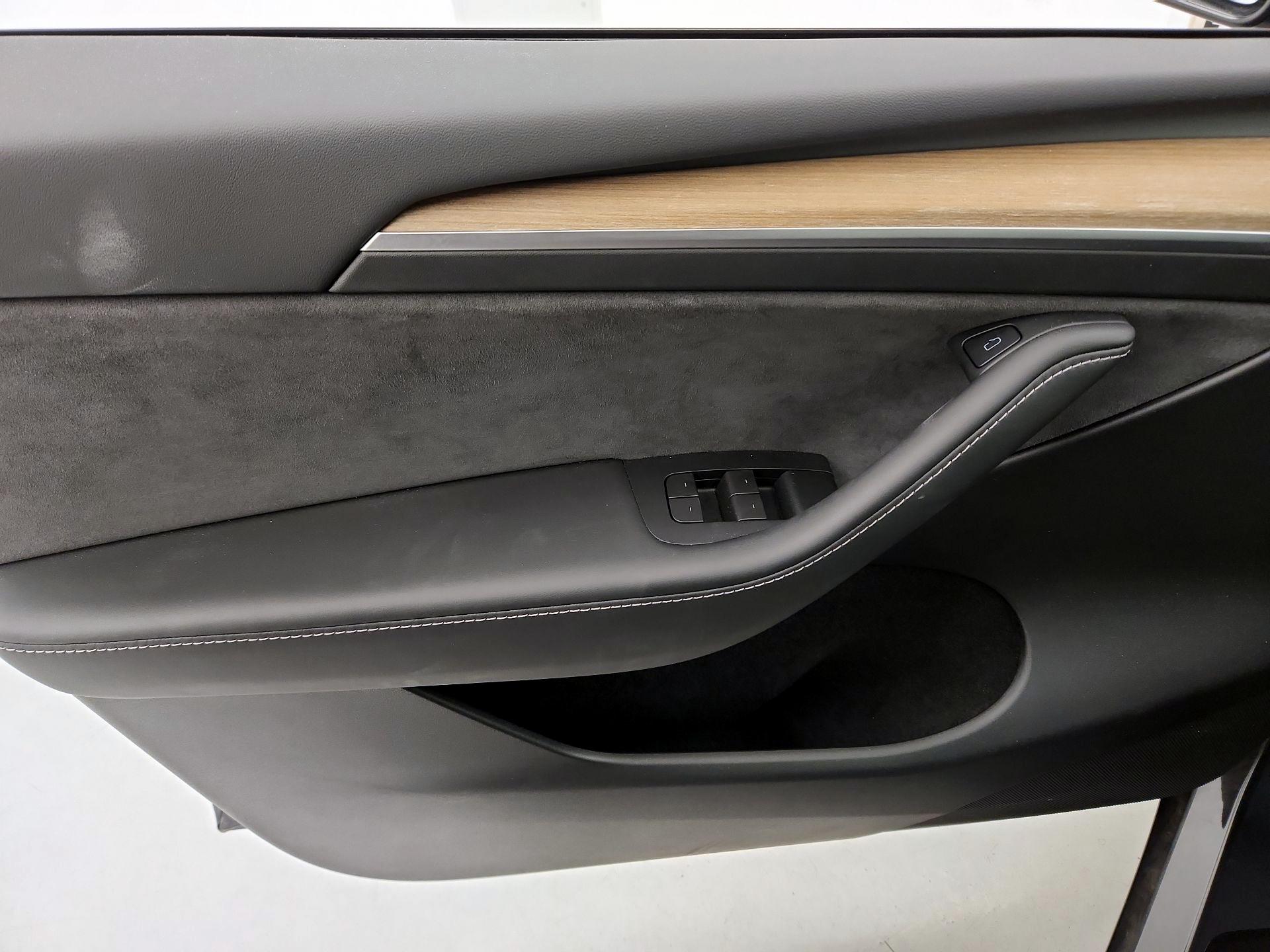 Thumbnail: 2023 Tesla Model Y - 12