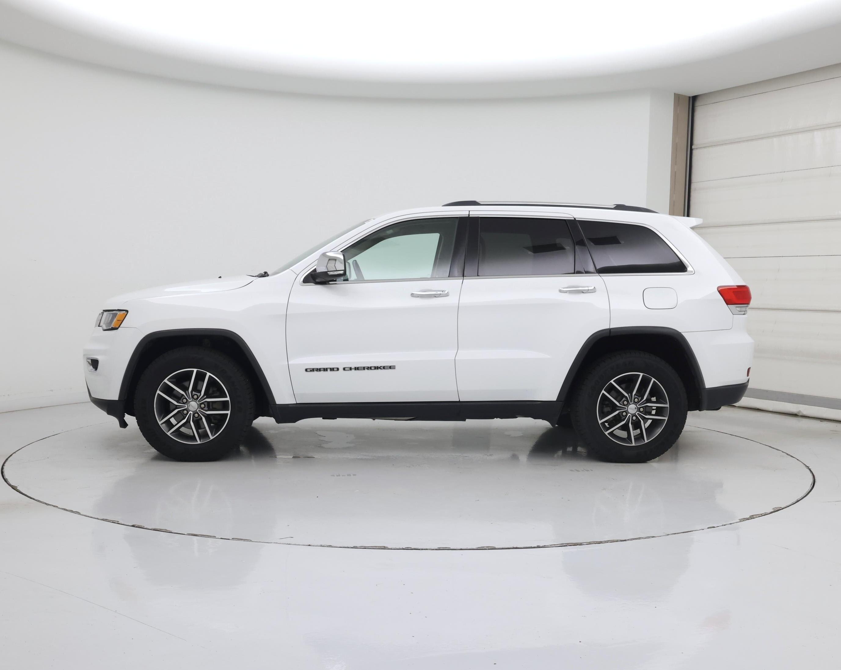 Thumbnail: 2017 Jeep Grand Cherokee - 3