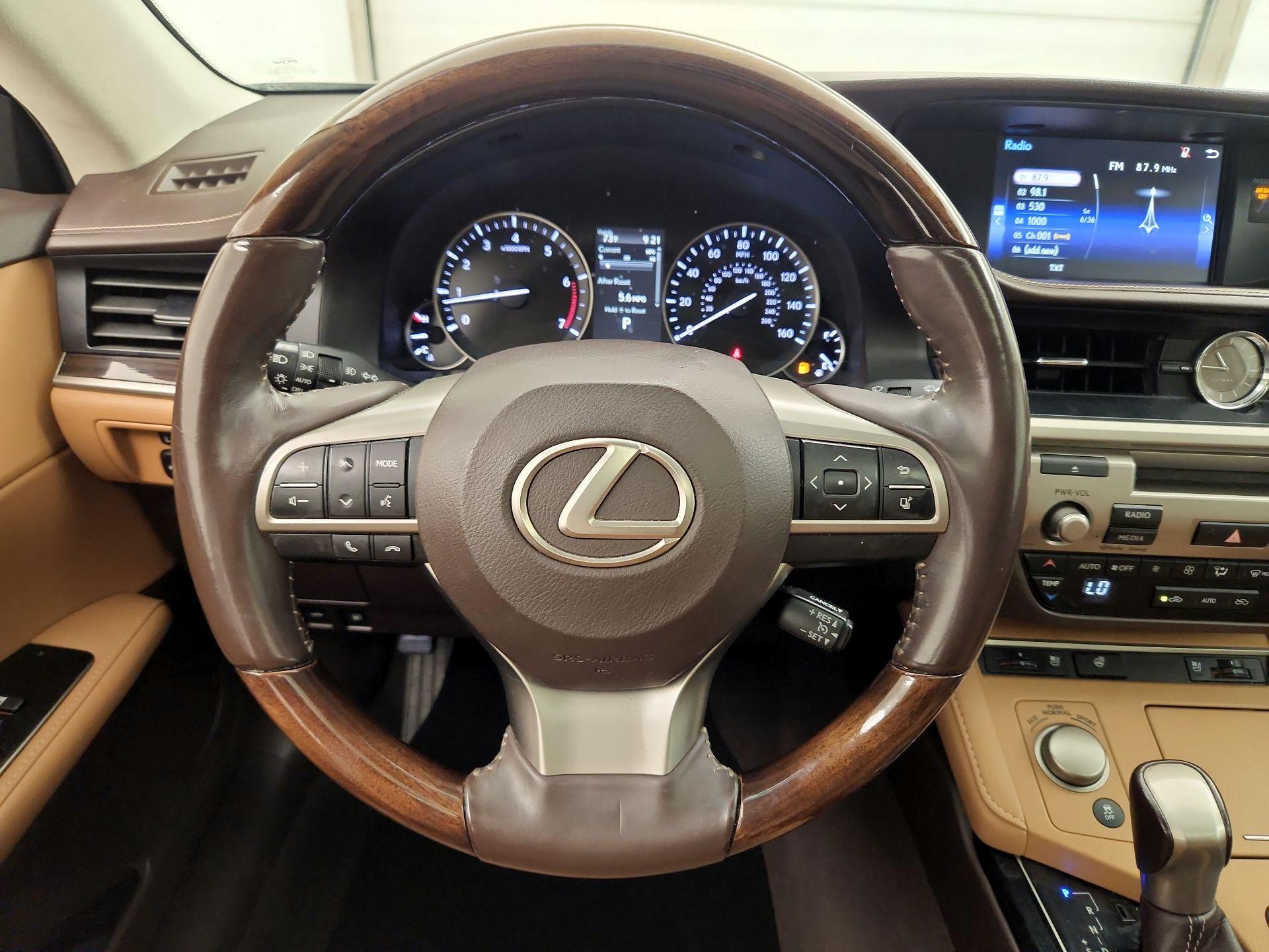 Thumbnail: 2016 Lexus ES - 10