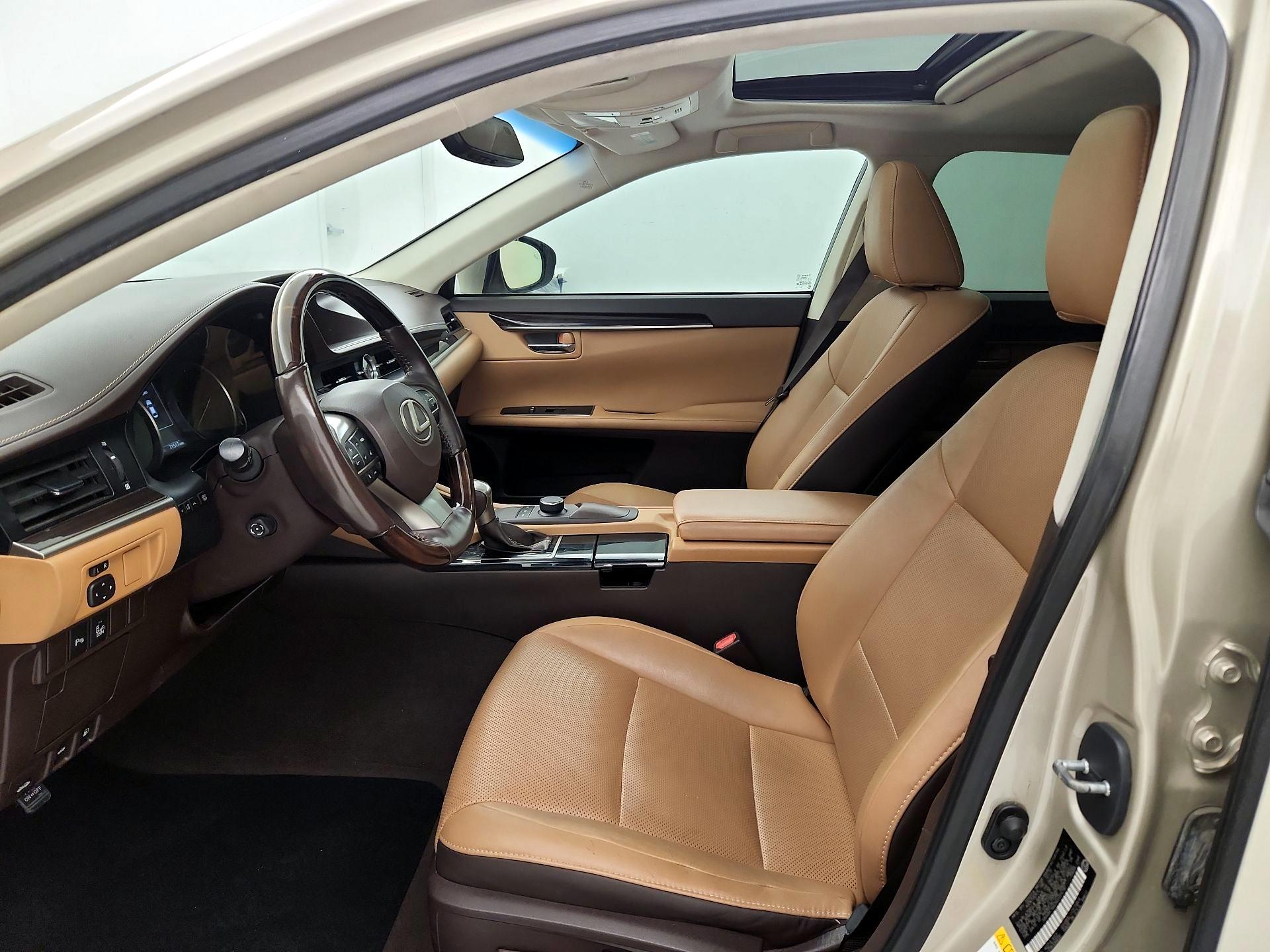 Thumbnail: 2016 Lexus ES - 11