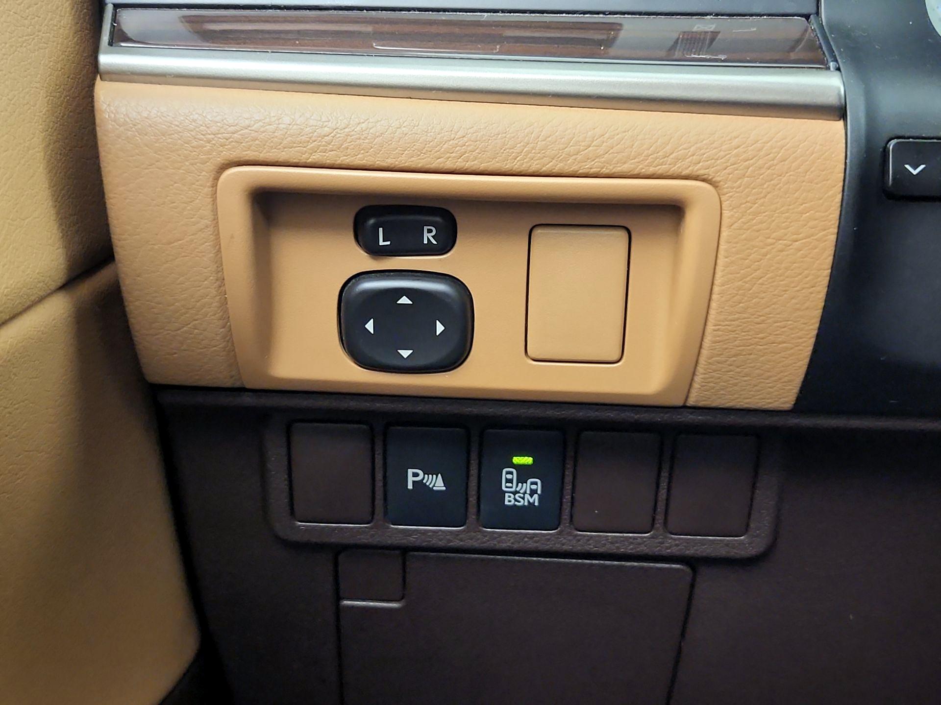 Thumbnail: 2016 Lexus ES - 13