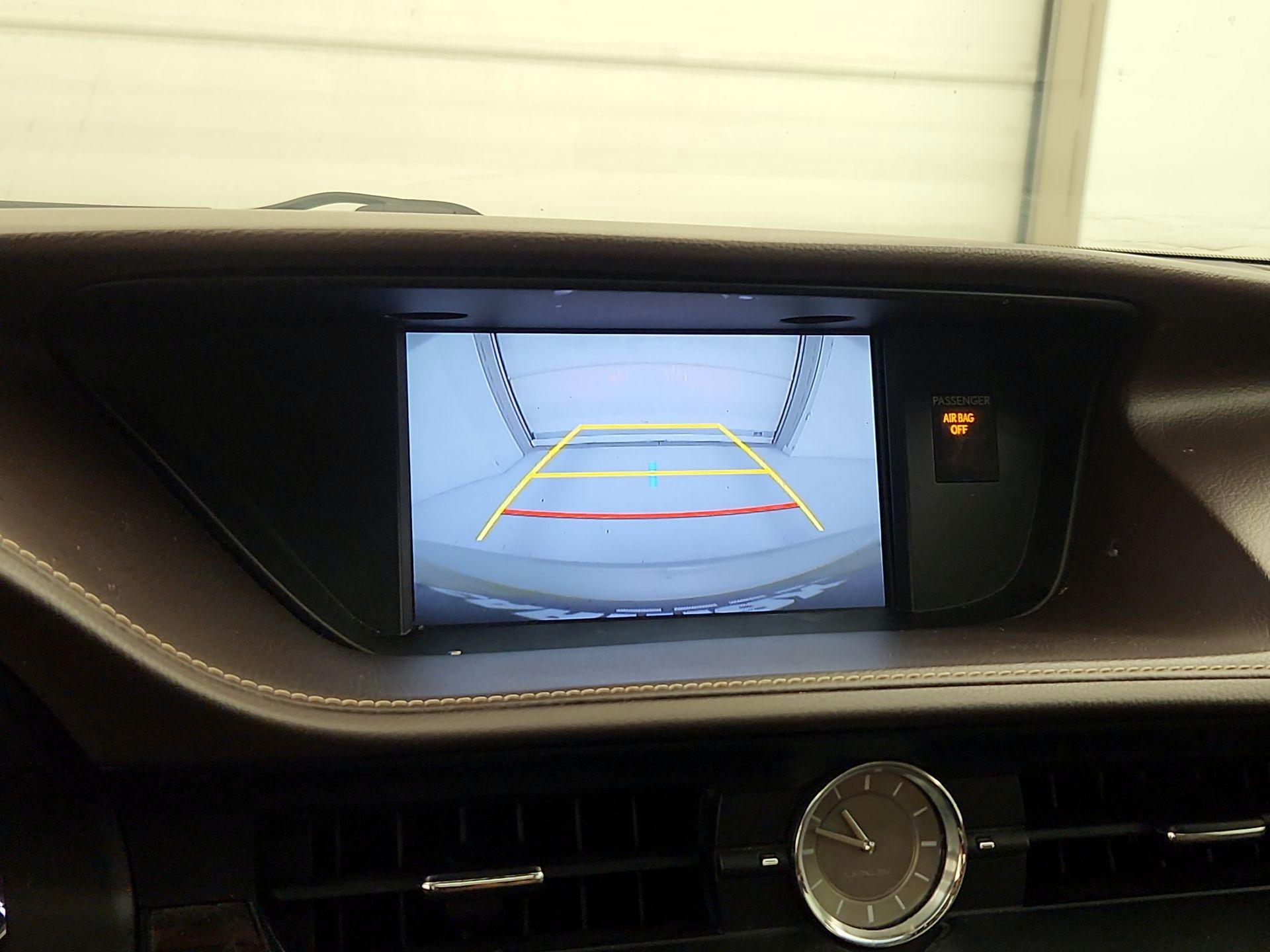 Thumbnail: 2016 Lexus ES - 14