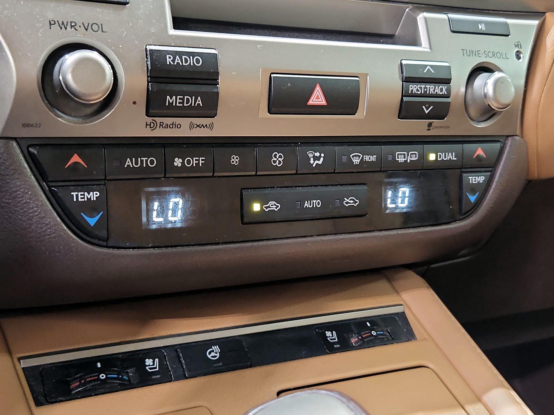 Thumbnail: 2016 Lexus ES - 16