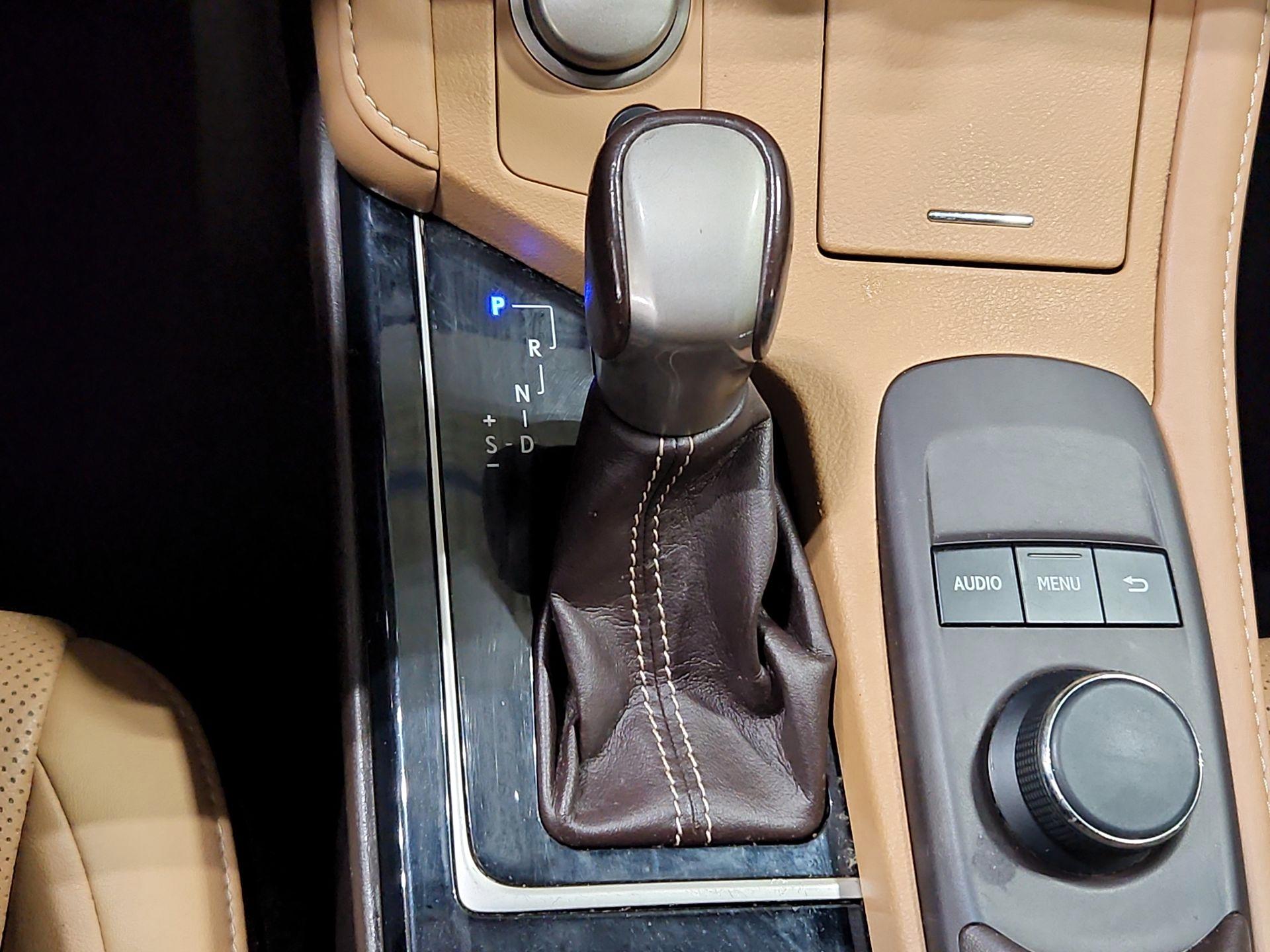 Thumbnail: 2016 Lexus ES - 17