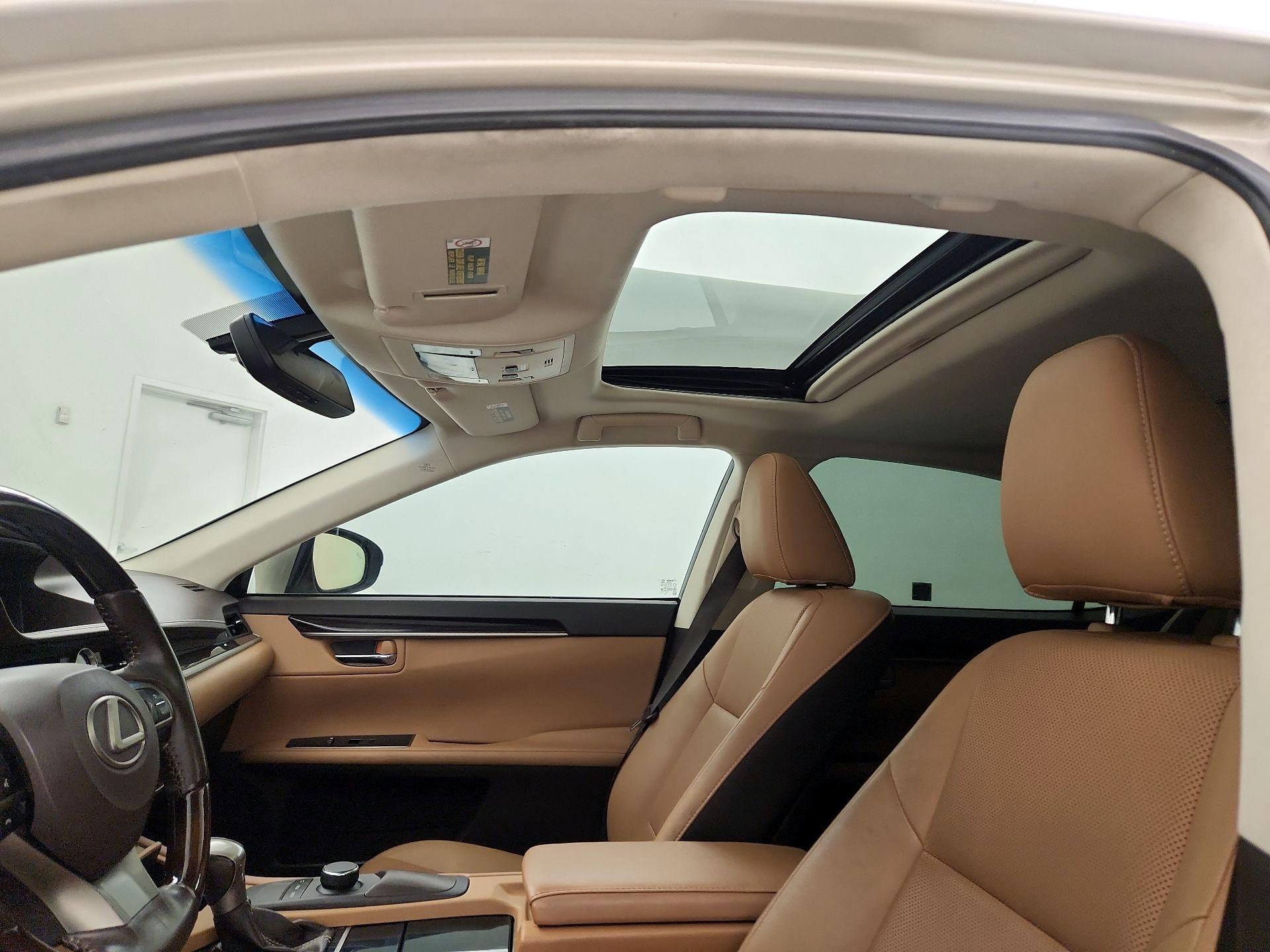 Thumbnail: 2016 Lexus ES - 18