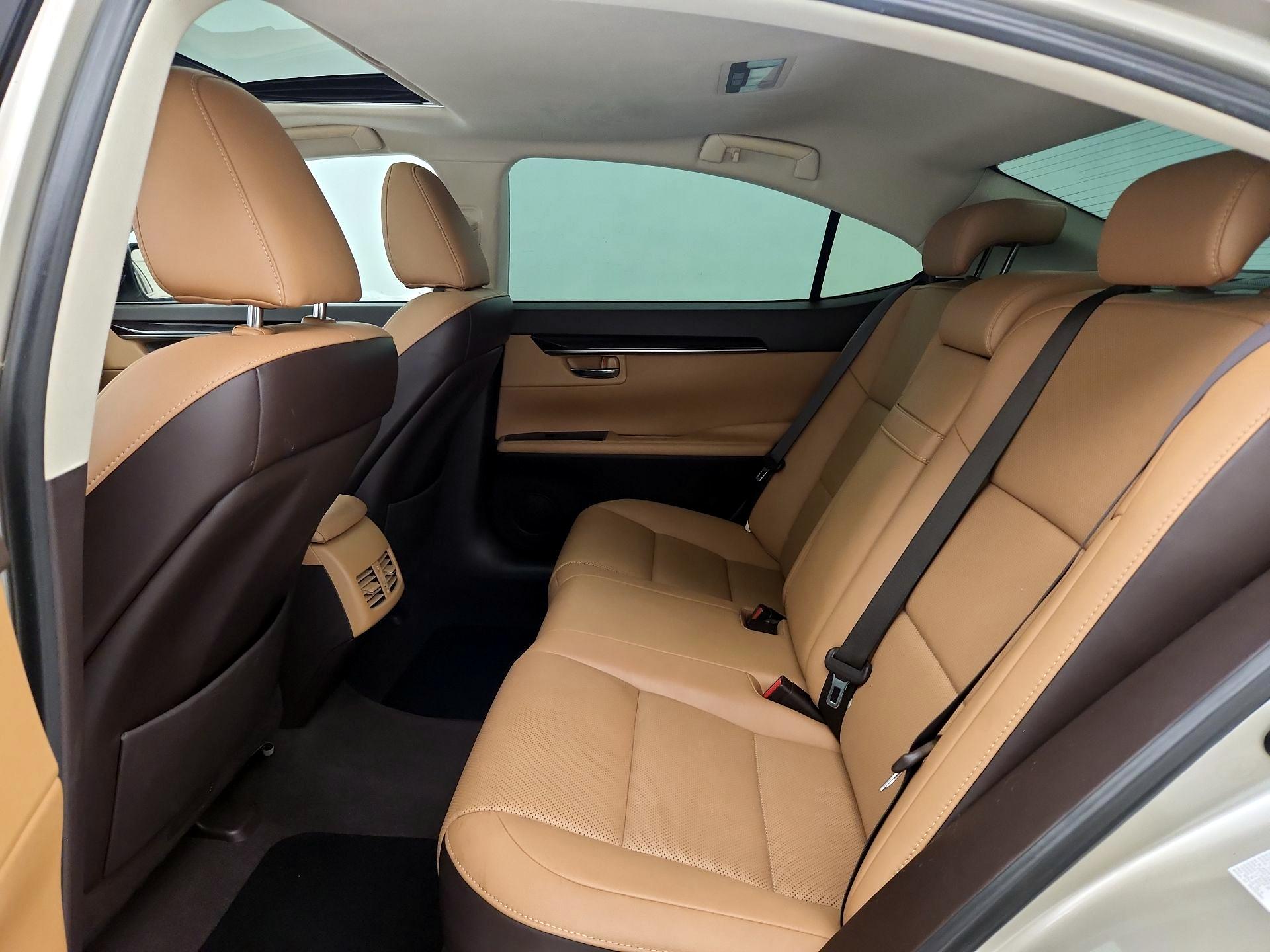 Thumbnail: 2016 Lexus ES - 19