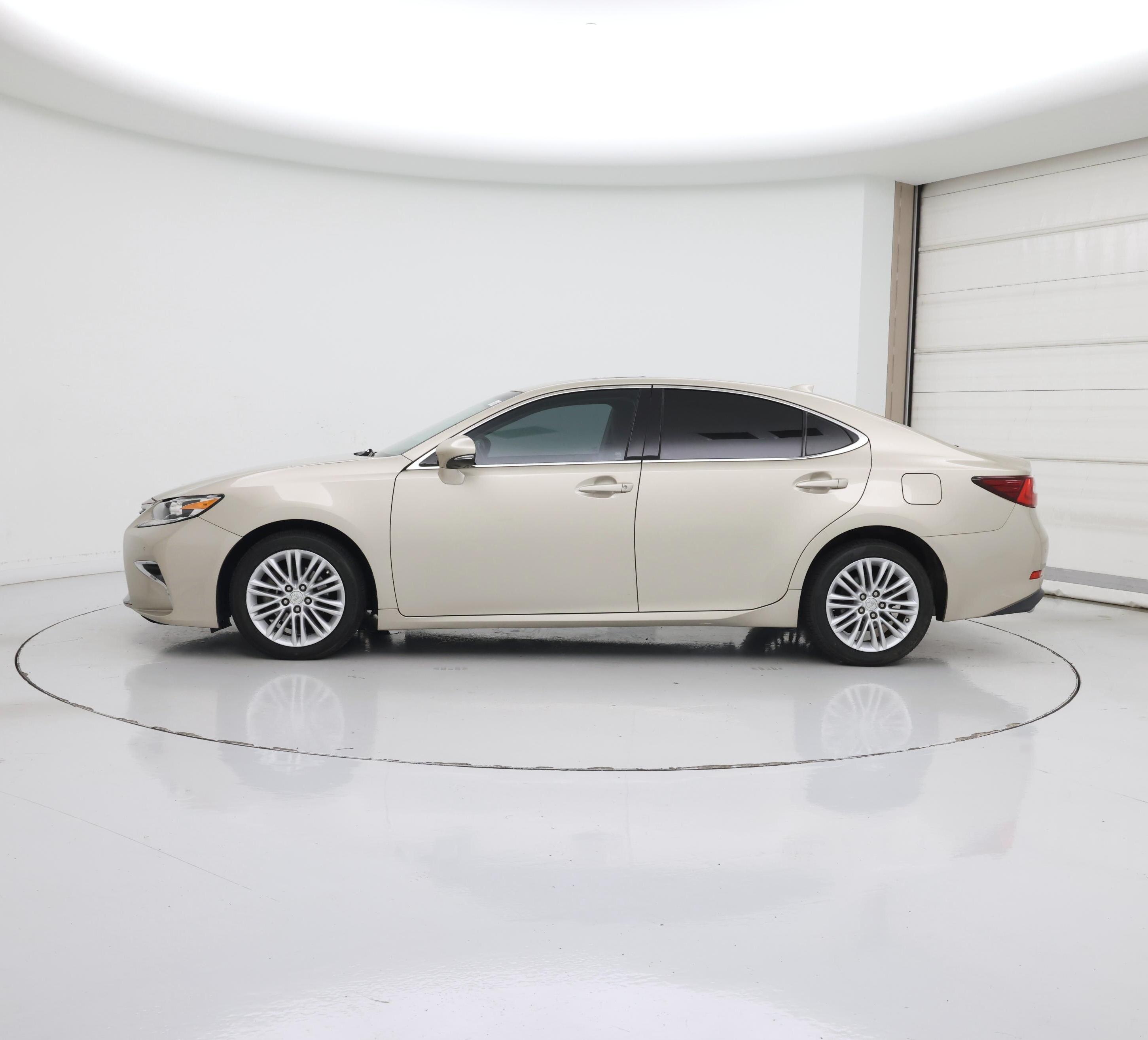 Thumbnail: 2016 Lexus ES - 3
