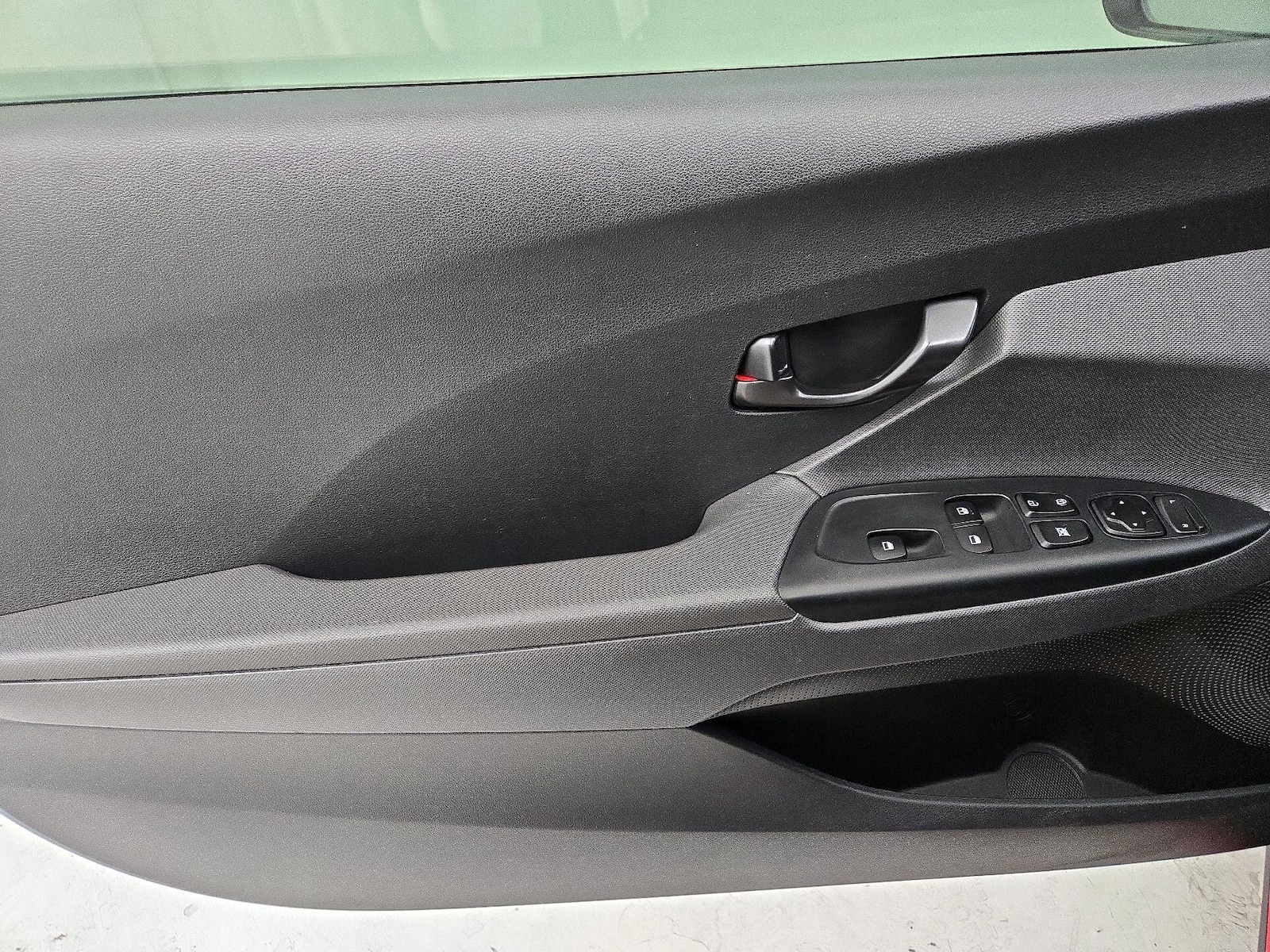 2021 Hyundai Veloster N - Photo 13