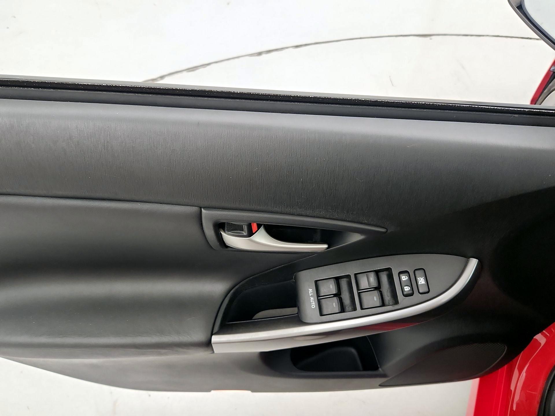 Thumbnail: 2015 Toyota Prius - 12