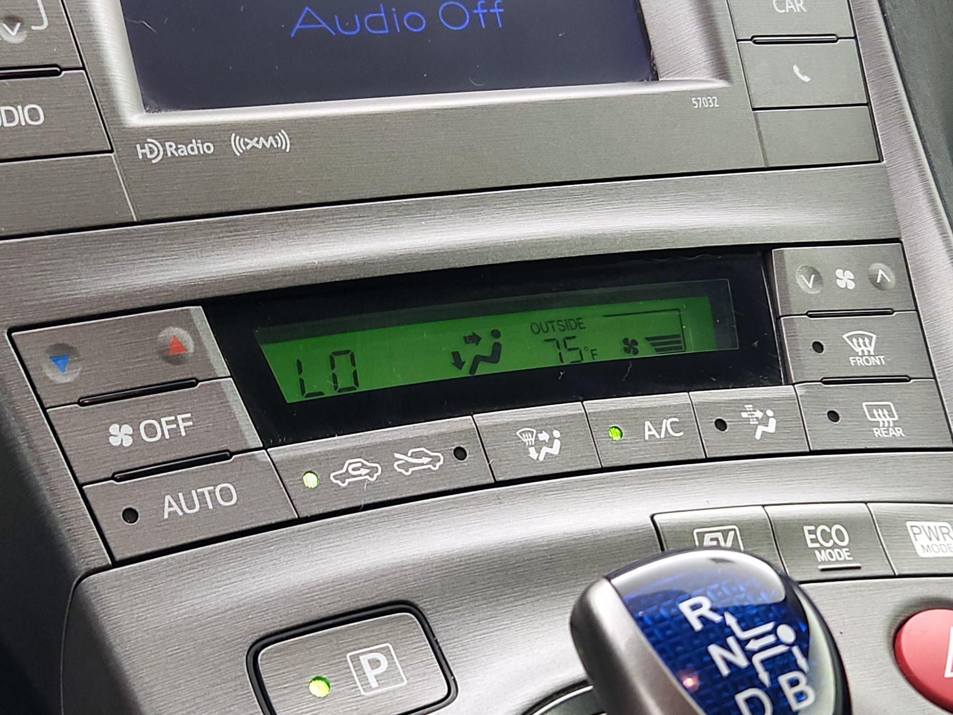 Thumbnail: 2015 Toyota Prius - 17