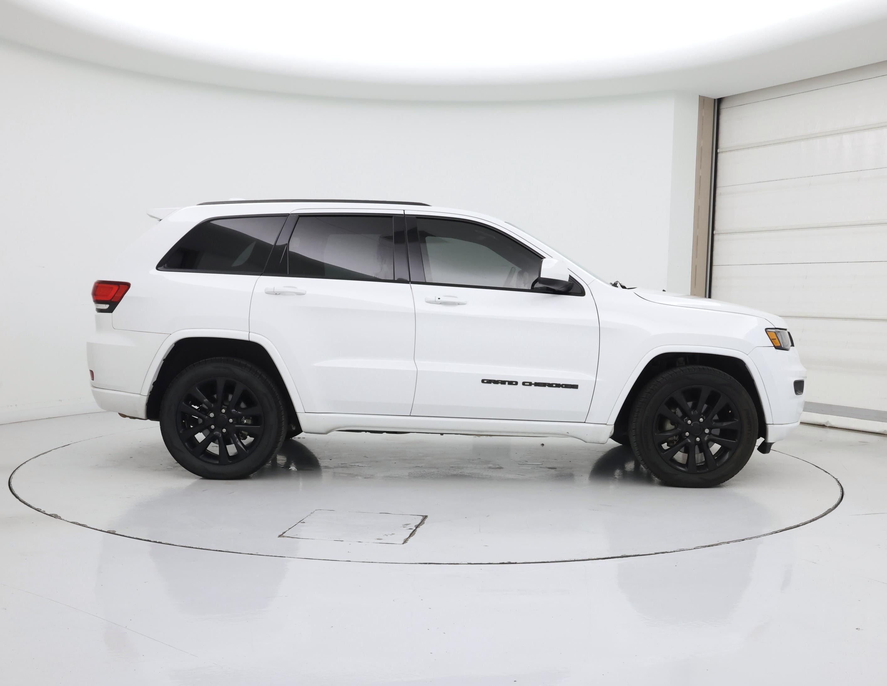 Thumbnail: 2017 Jeep Grand Cherokee - 7