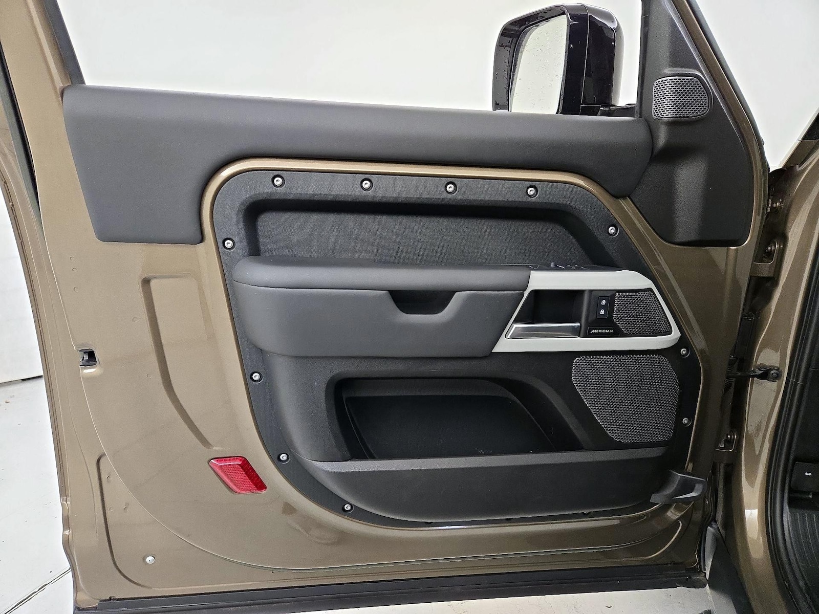 2023 Land Rover Defender S - Photo 13