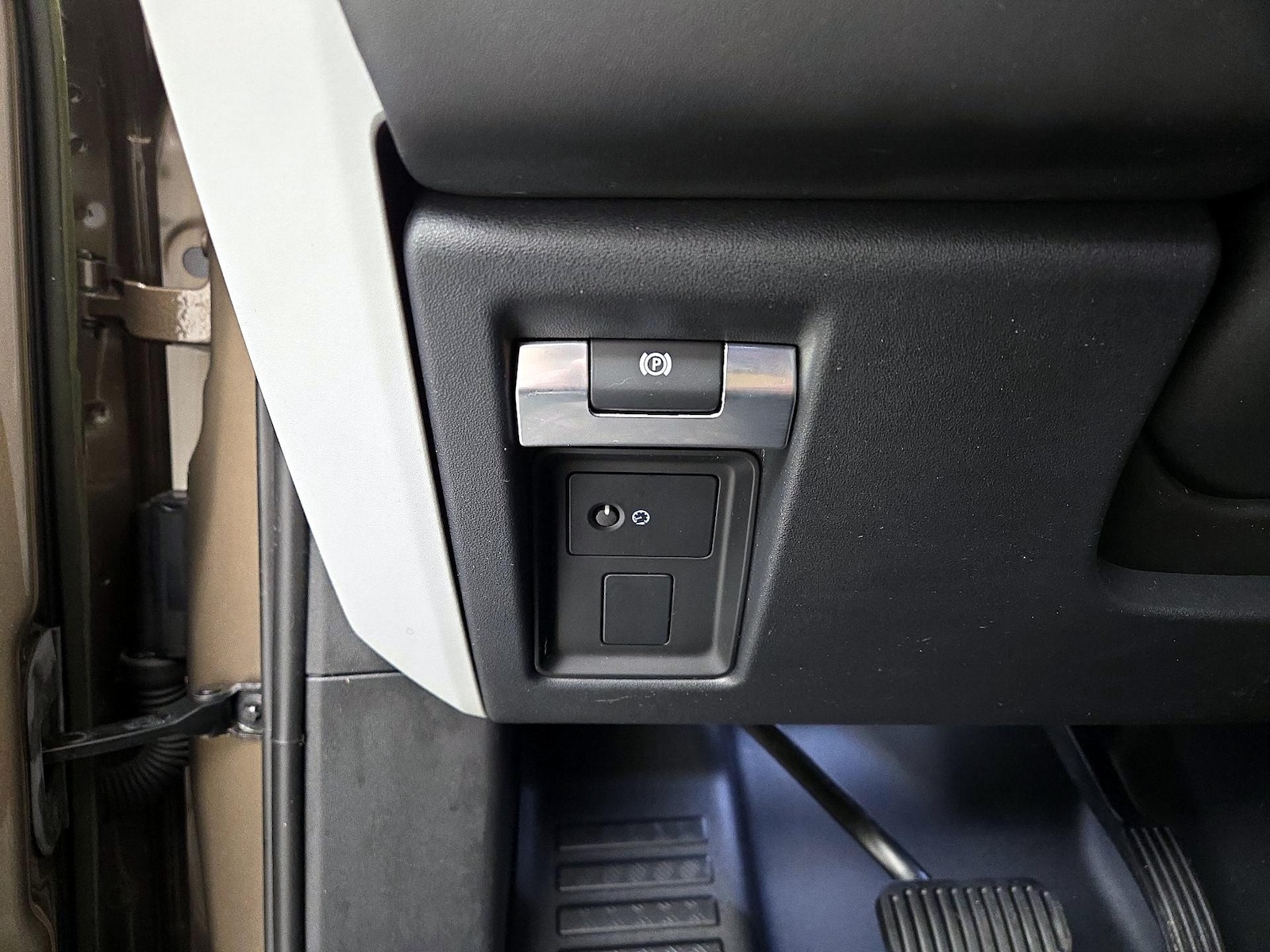 2023 Land Rover Defender S - Photo 14
