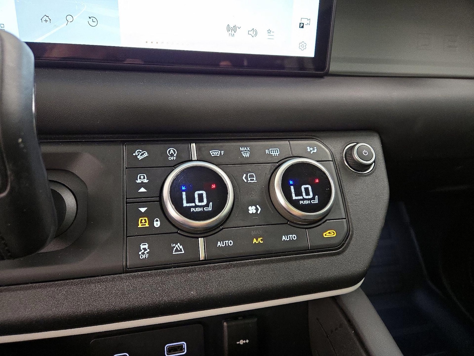 2023 Land Rover Defender S - Photo 18