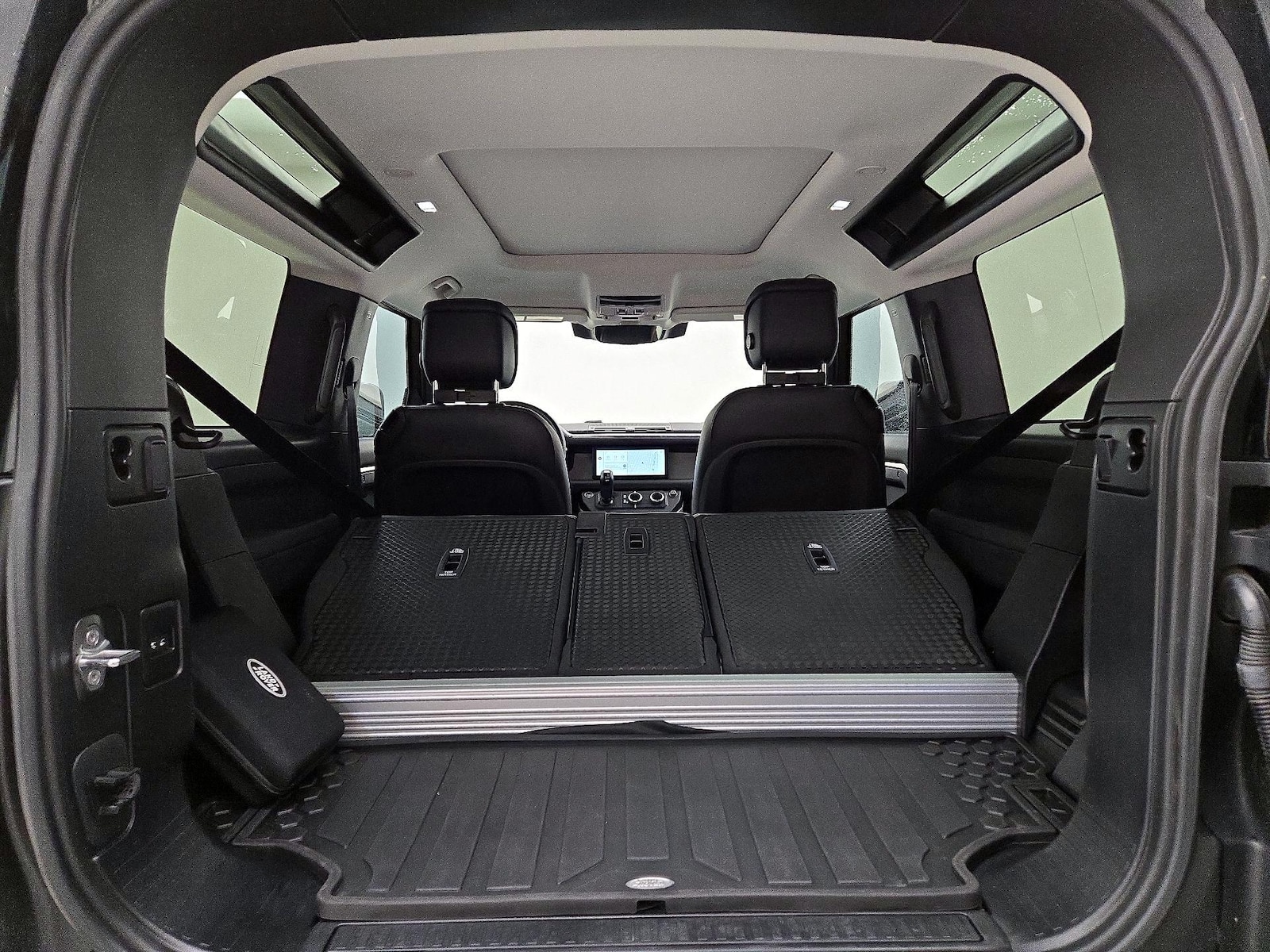 2023 Land Rover Defender S - Photo 24