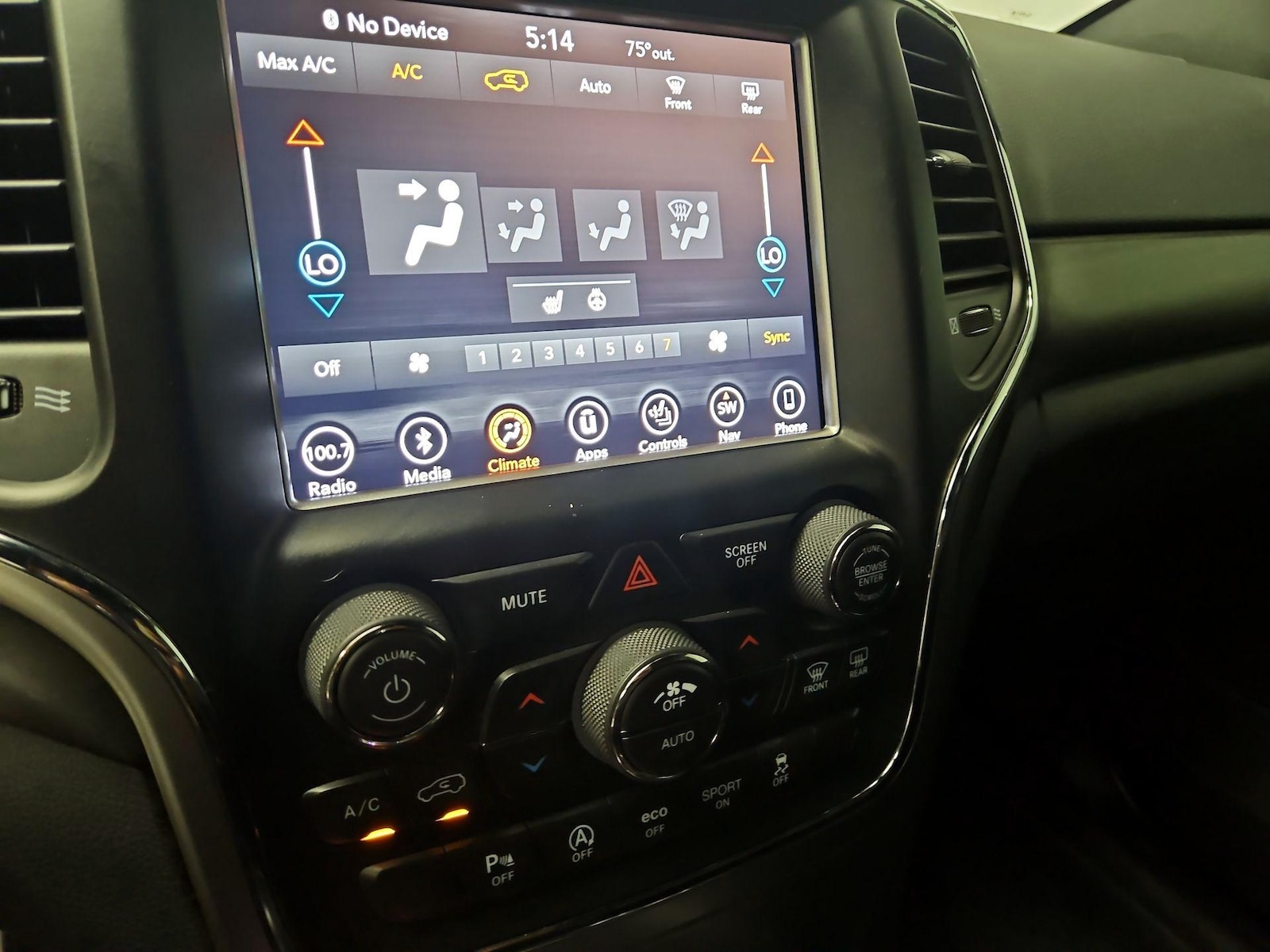 2018 Jeep Grand Cherokee Altitude - Photo 18