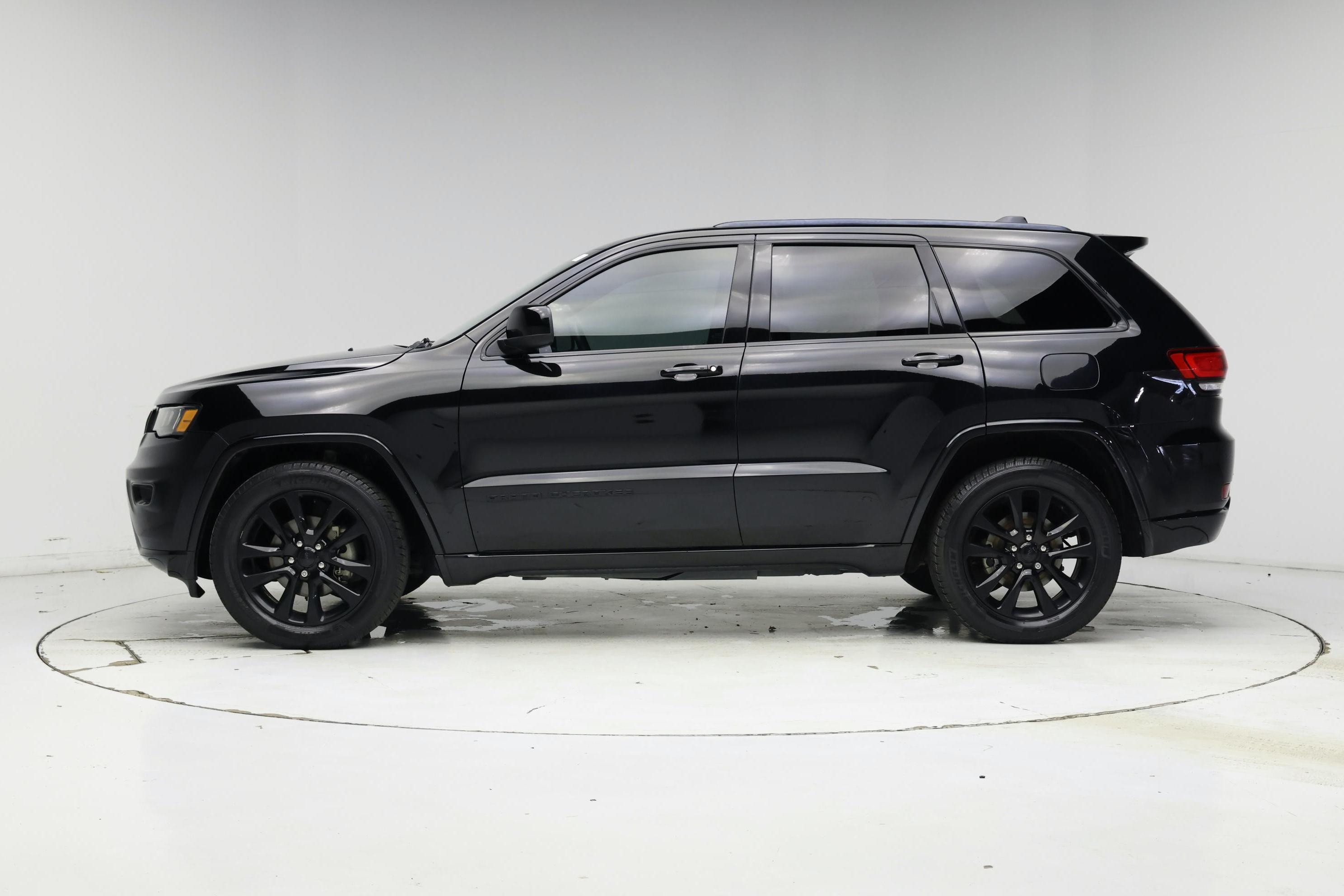 Thumbnail: 2018 Jeep Grand Cherokee - 3
