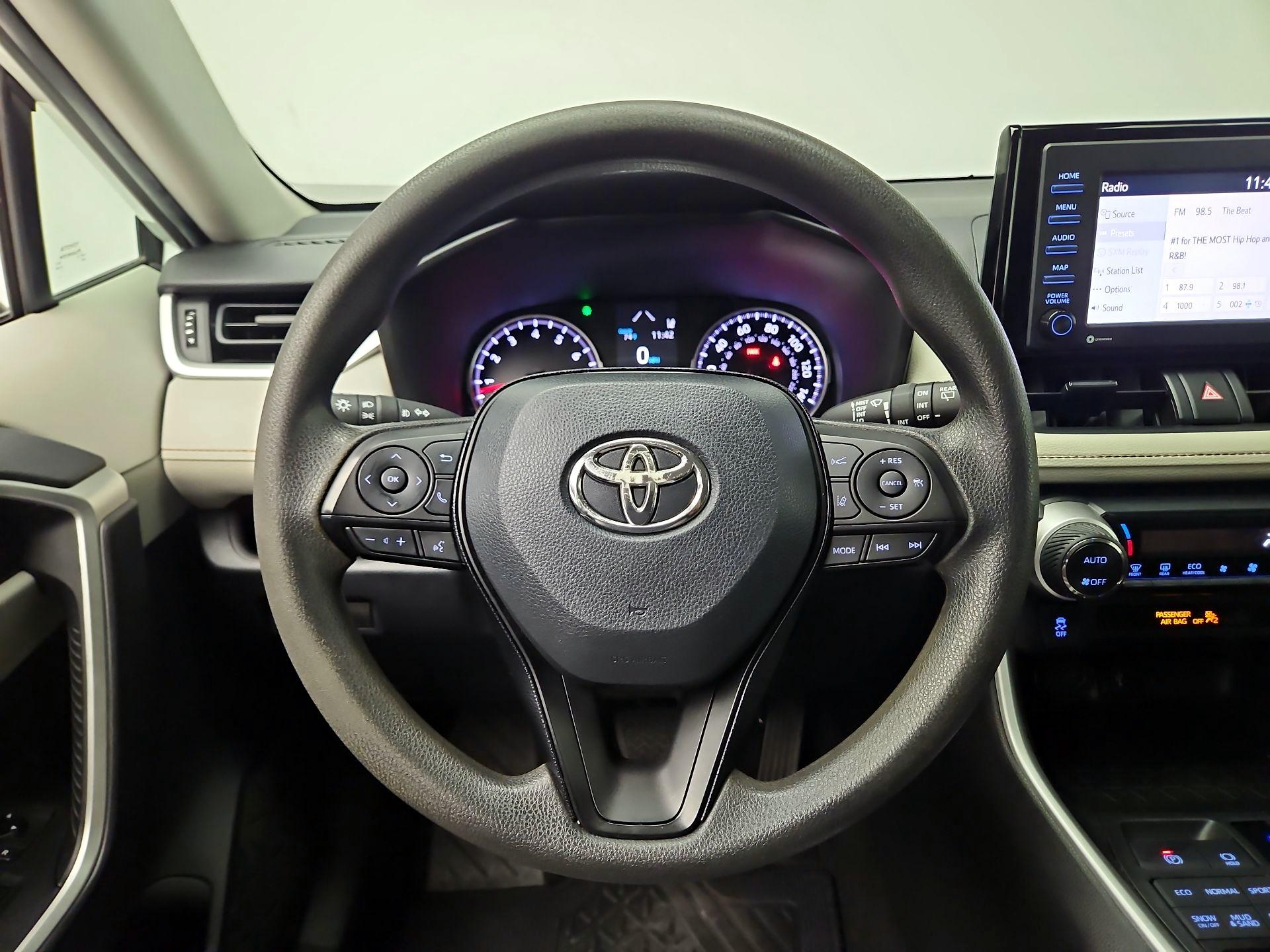 Thumbnail: 2020 Toyota RAV4 - 10