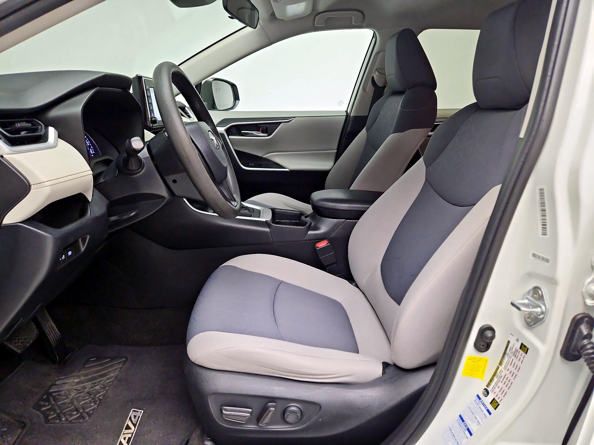 Thumbnail: 2020 Toyota RAV4 - 11