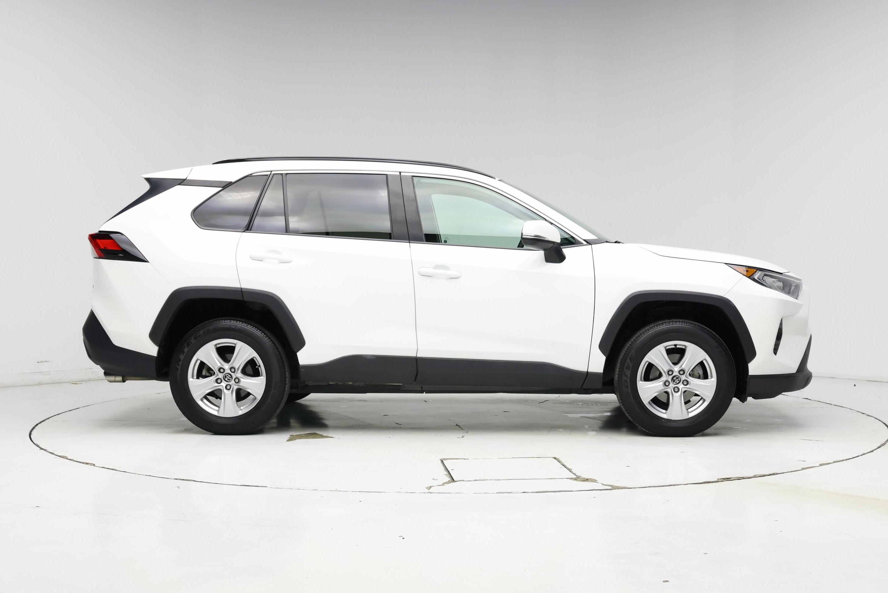 Thumbnail: 2020 Toyota RAV4 - 7