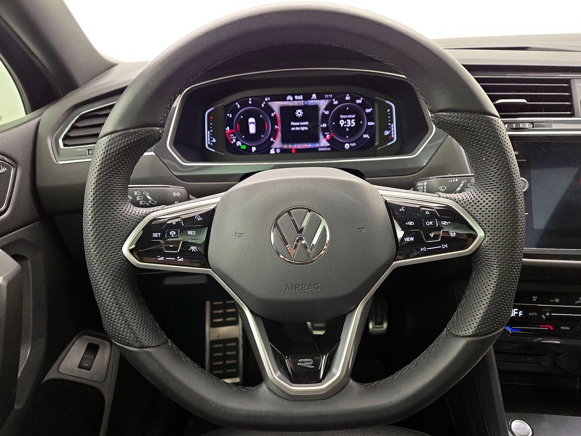 Thumbnail: 2022 Volkswagen Tiguan - 10