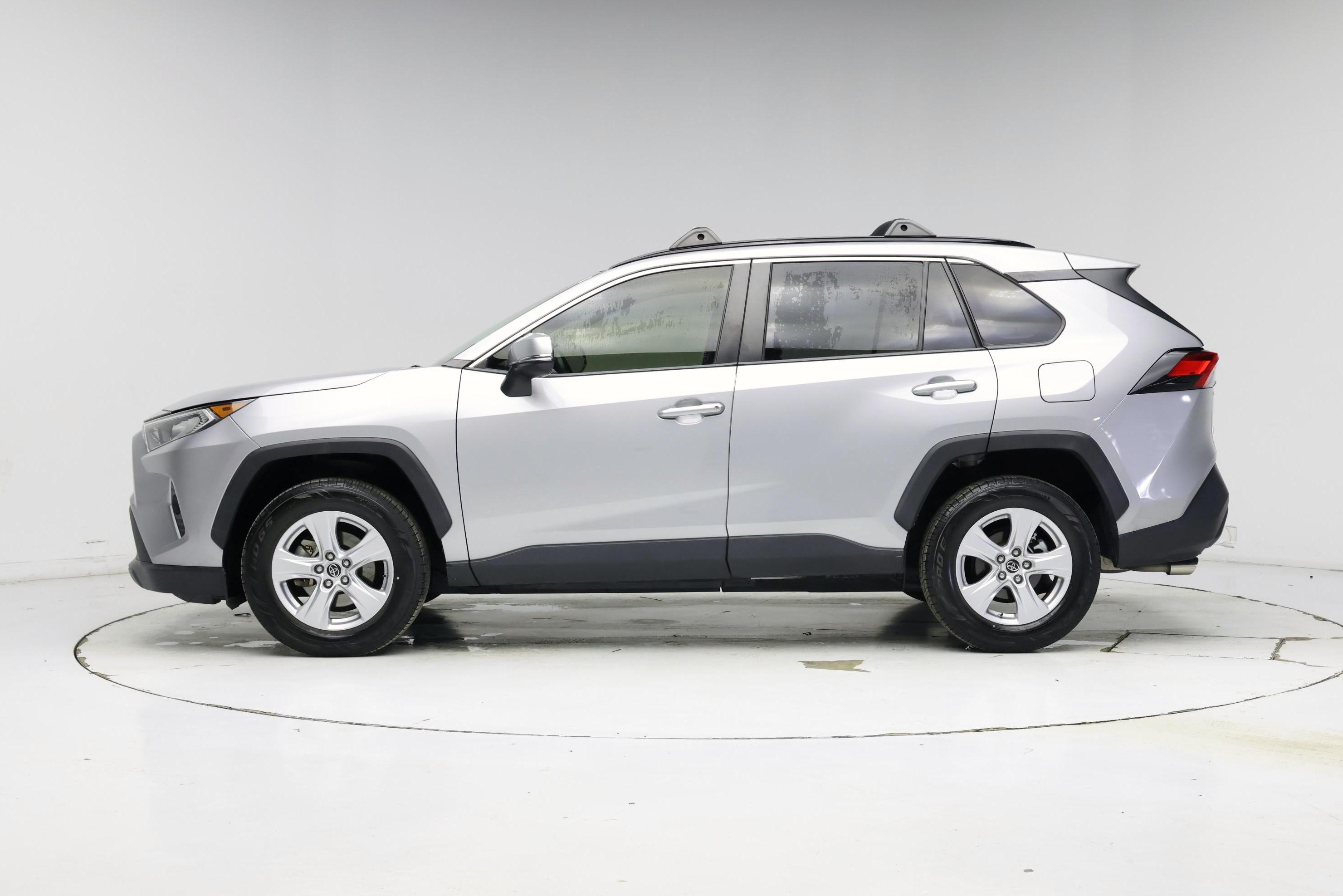 Thumbnail: 2019 Toyota RAV4 - 3