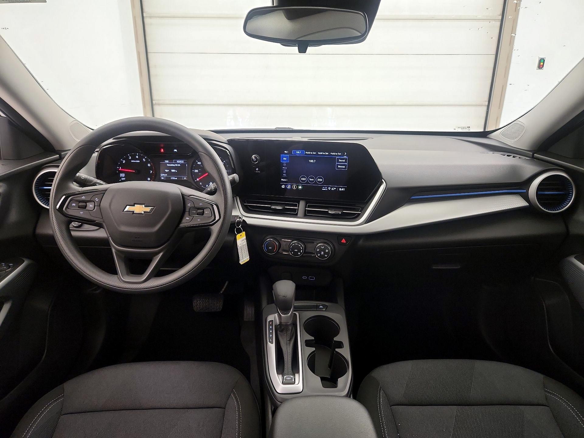 Thumbnail: 2026 Chevrolet Trax - 9