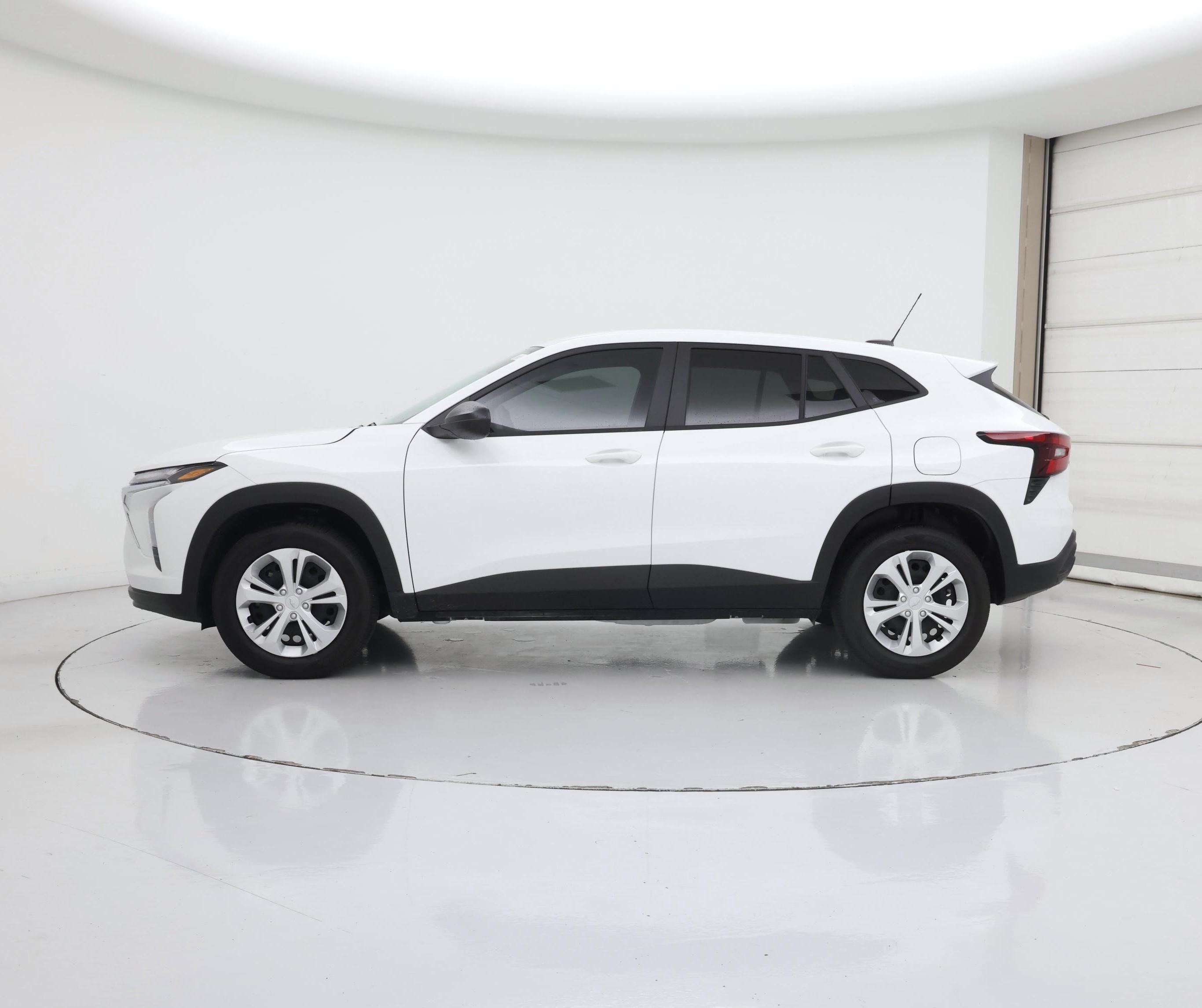 Thumbnail: 2026 Chevrolet Trax - 3