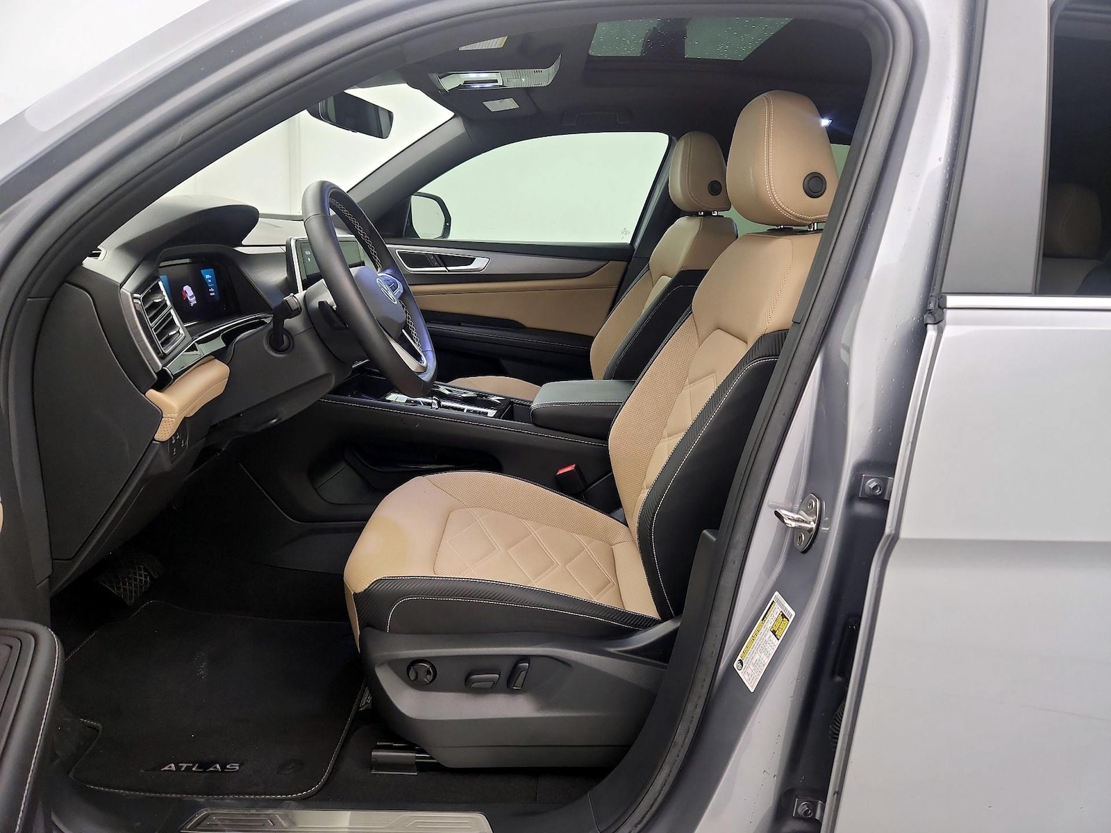 2024 Volkswagen Atlas Cross Sport SE w/Tech - Photo 12