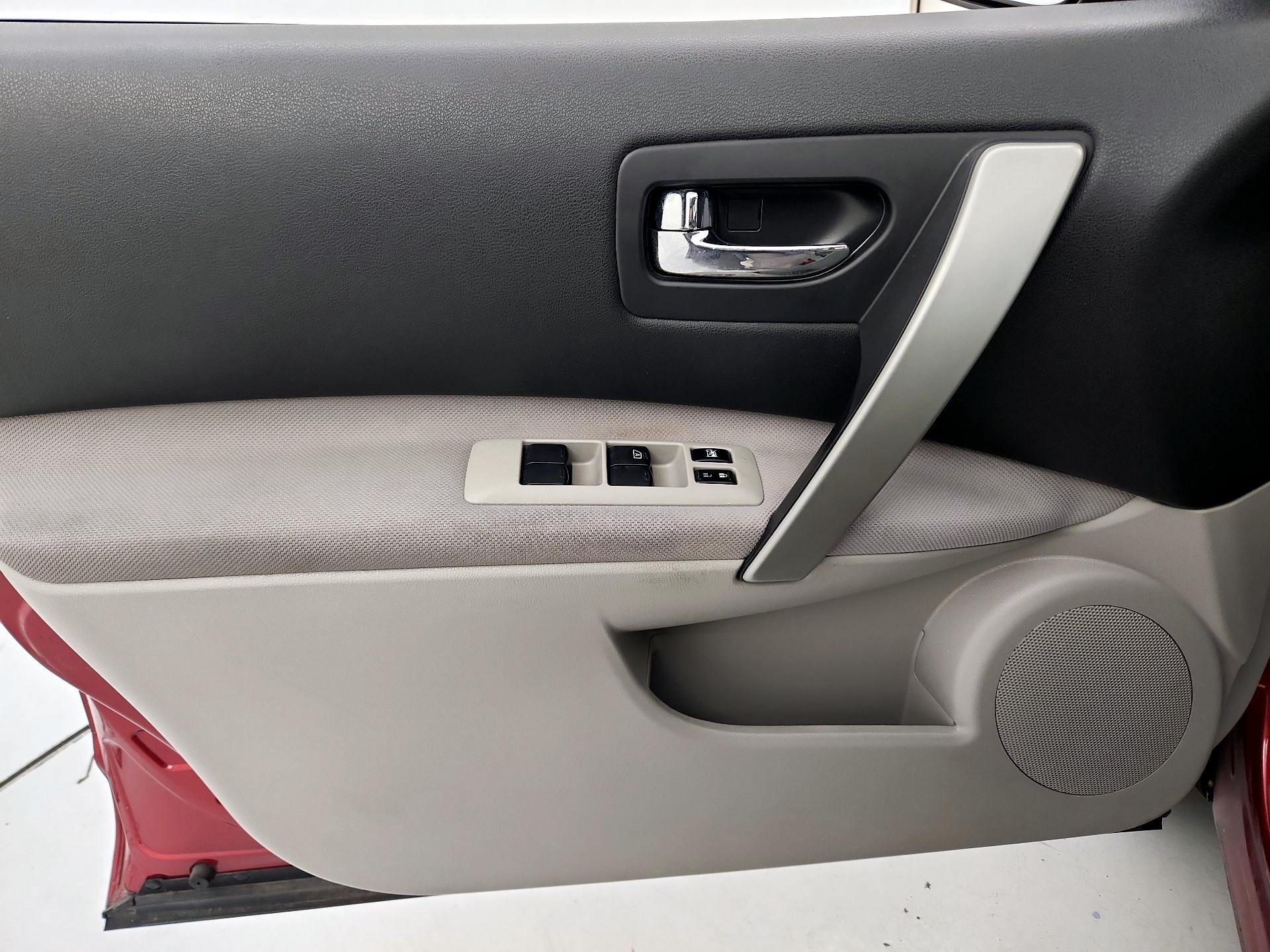 Thumbnail: 2015 Nissan Rogue - 12