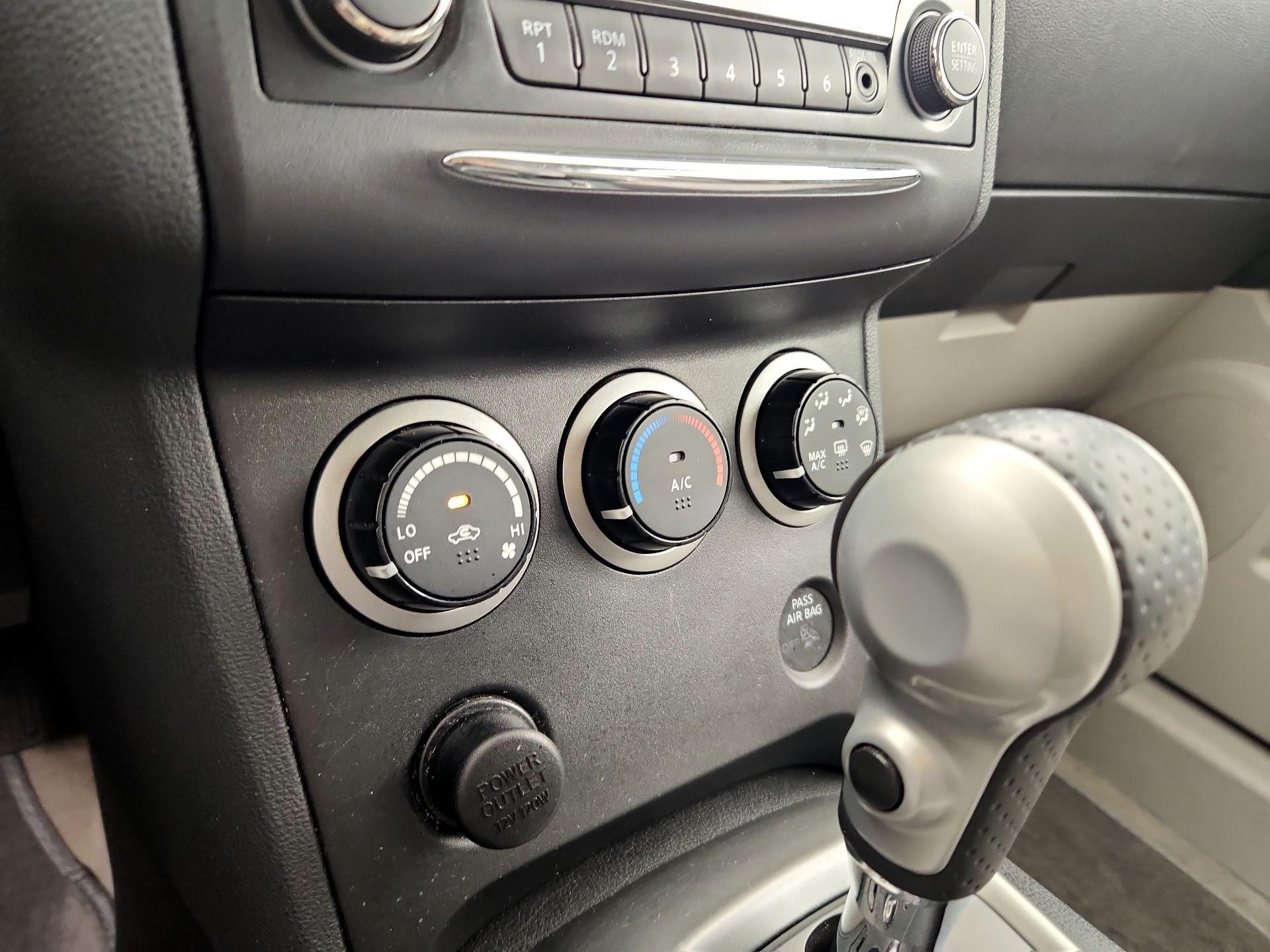 Thumbnail: 2015 Nissan Rogue - 16