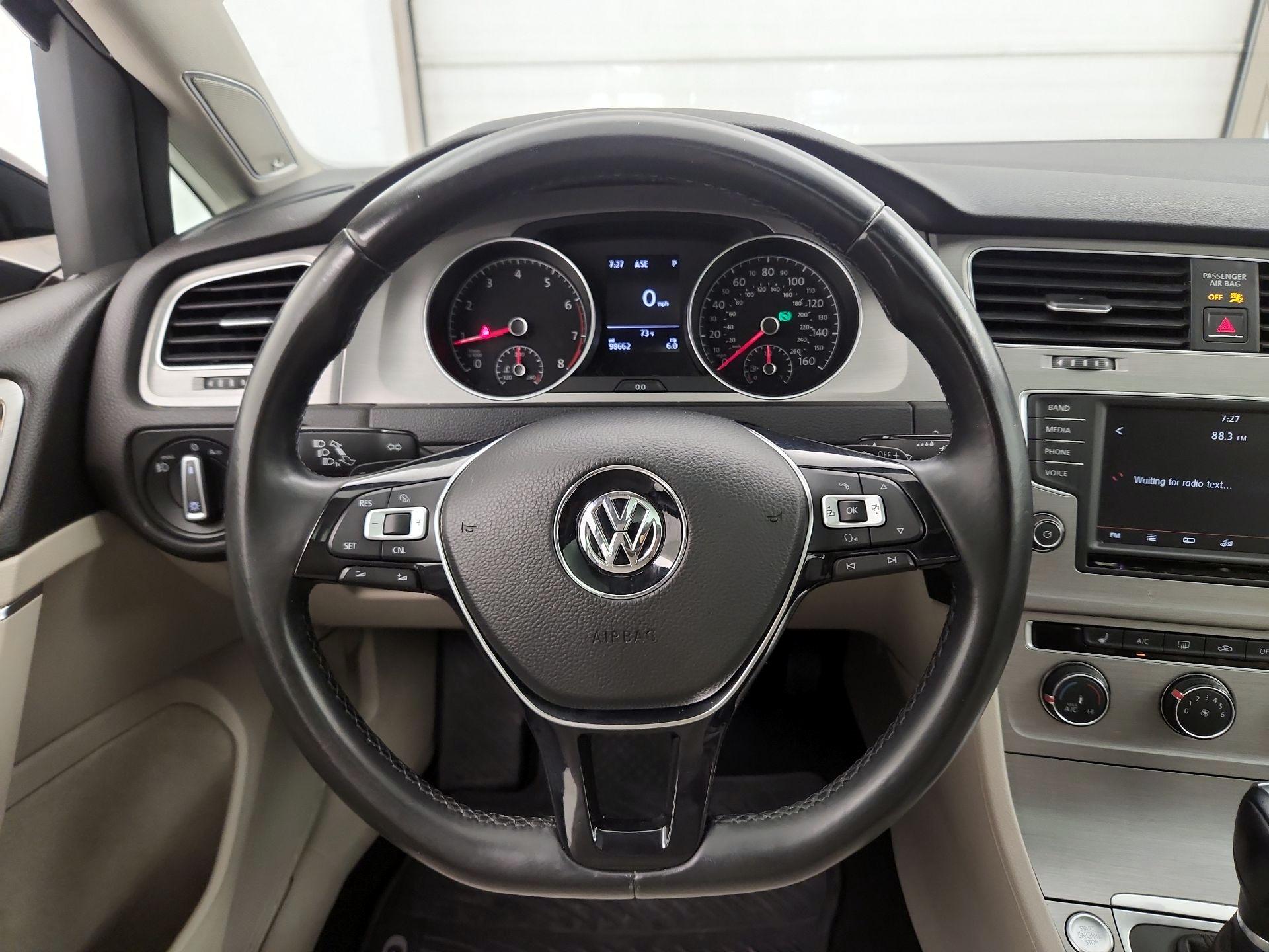 Thumbnail: 2016 Volkswagen Golf - 10
