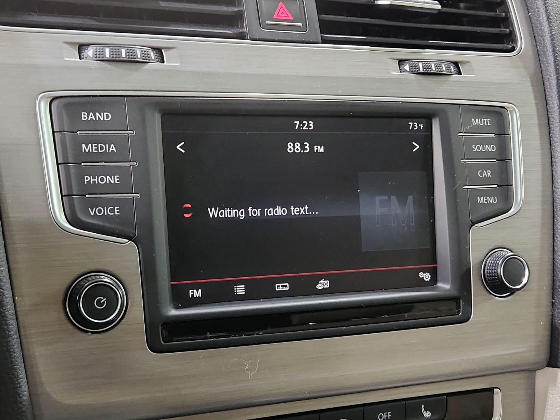 Thumbnail: 2016 Volkswagen Golf - 15