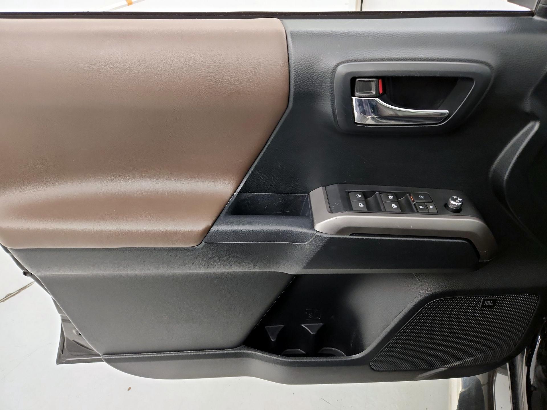 Thumbnail: 2017 Toyota Tacoma - 12