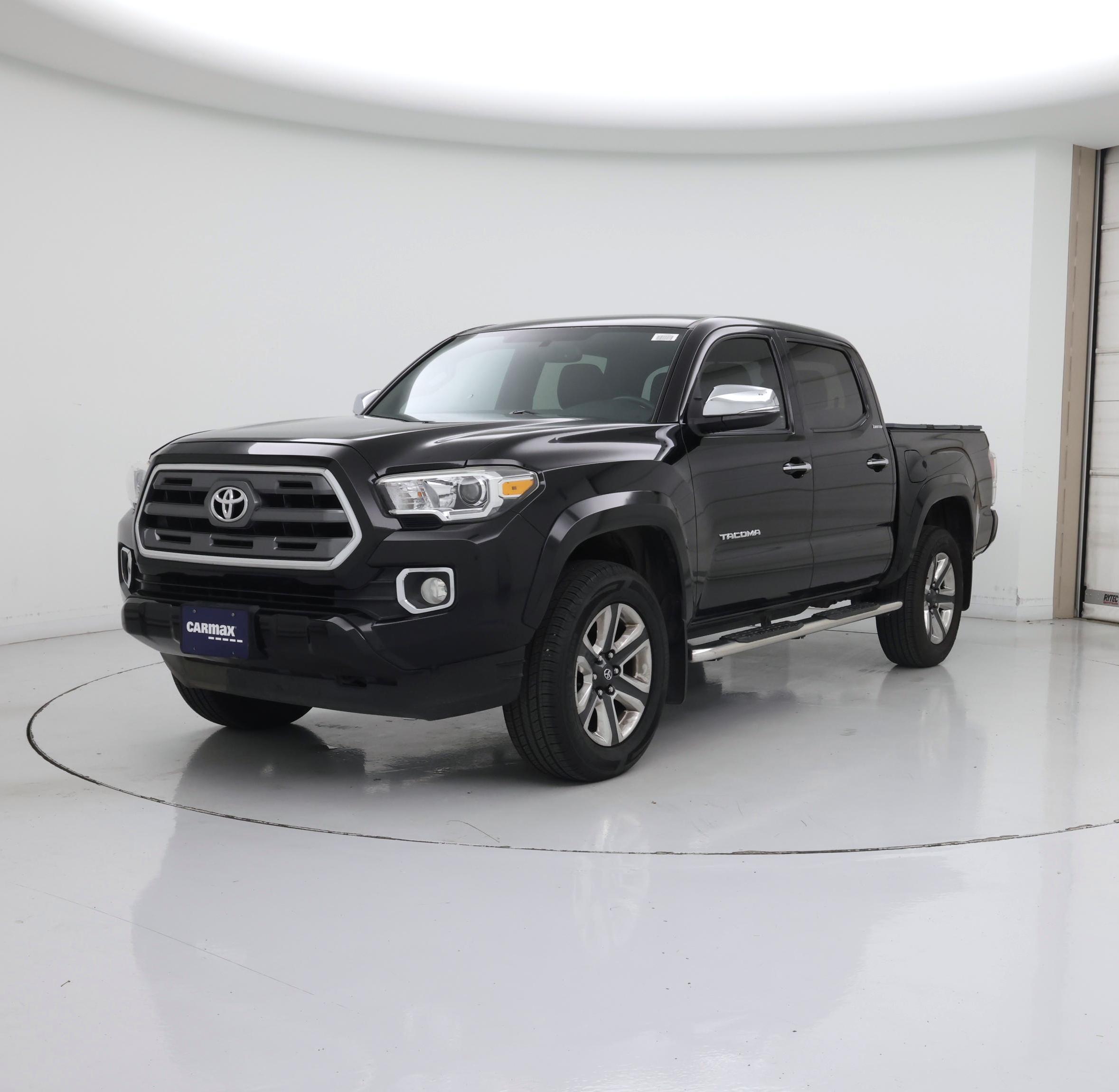 Thumbnail: 2017 Toyota Tacoma - 4