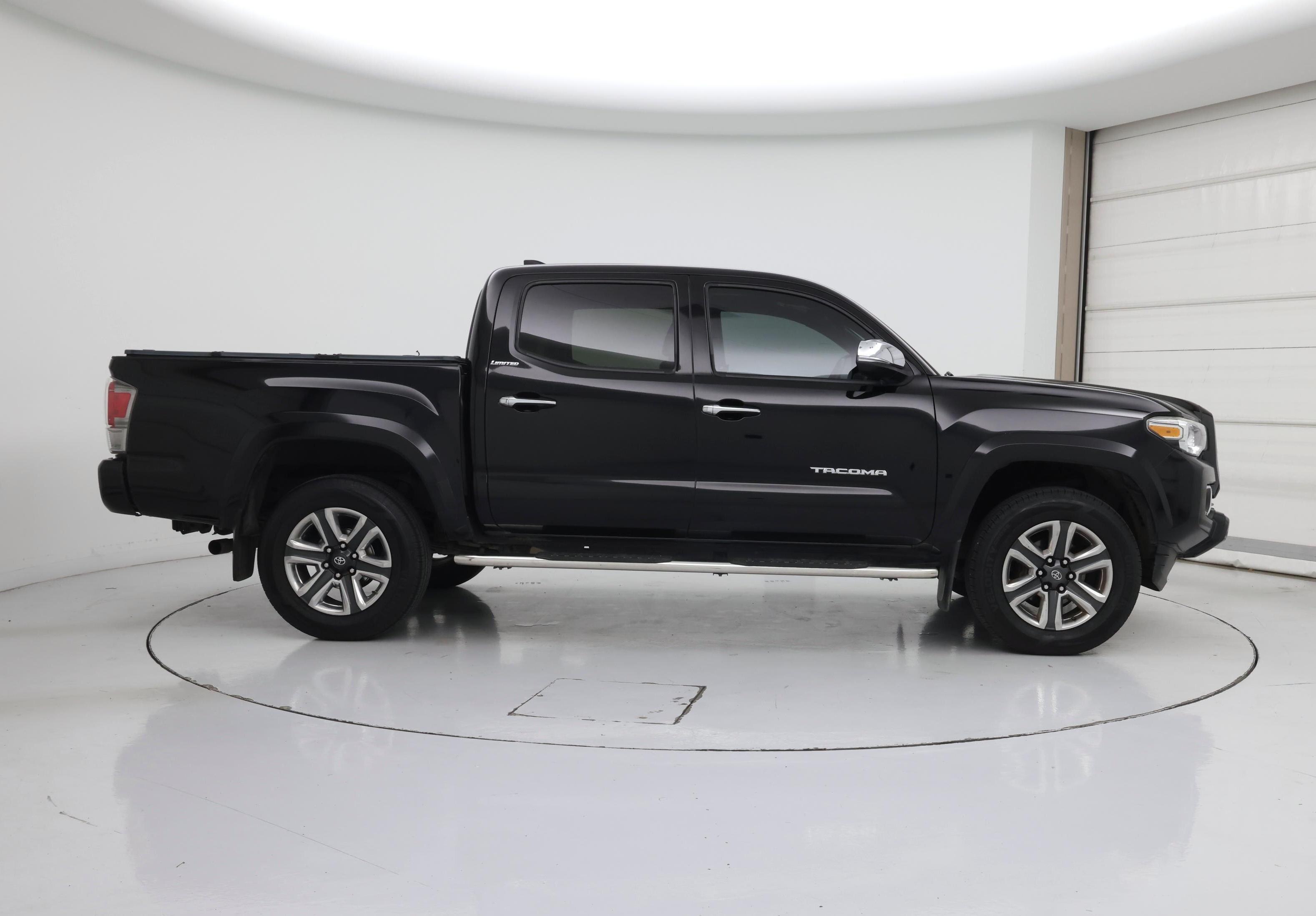 Thumbnail: 2017 Toyota Tacoma - 7