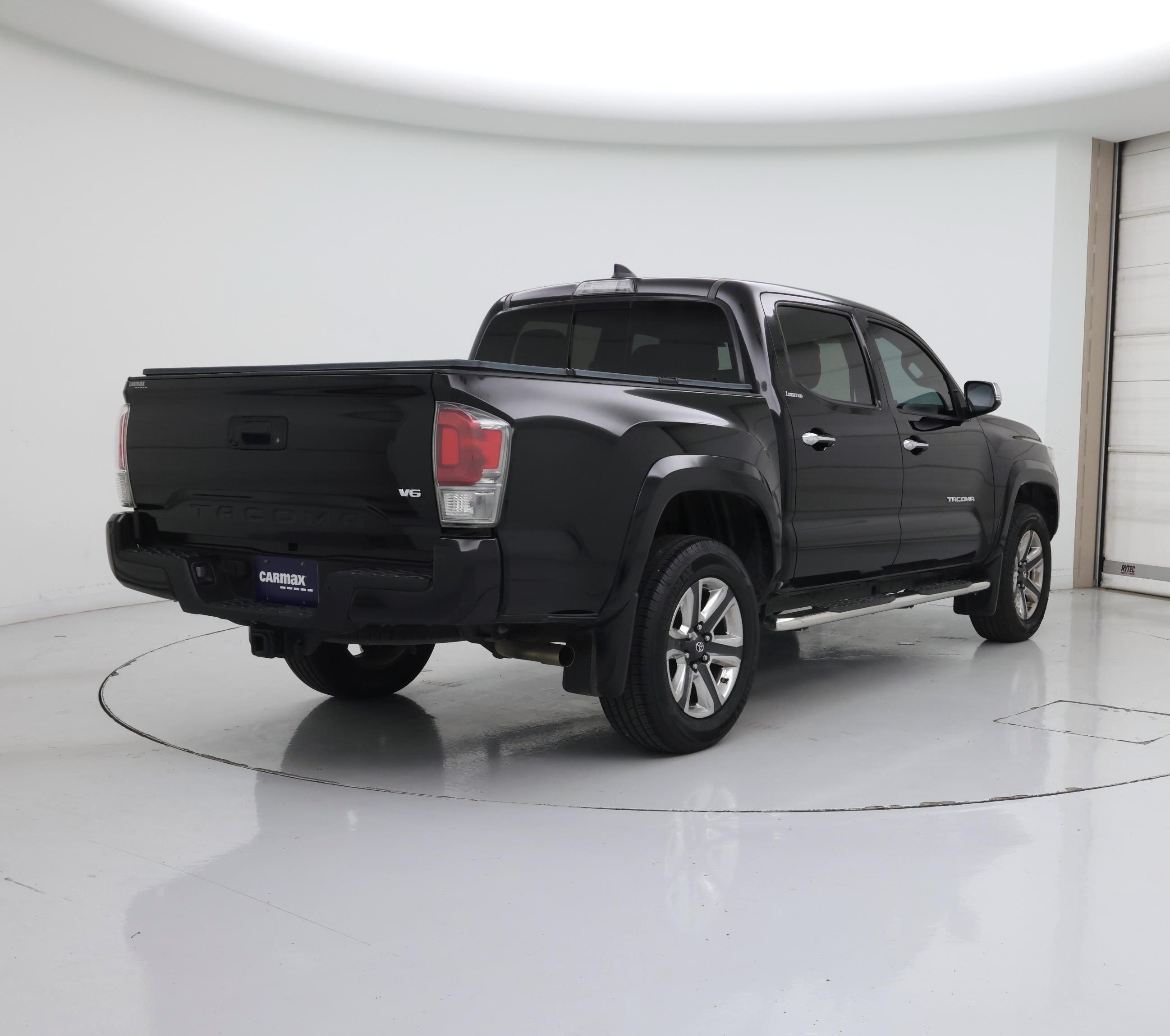 Thumbnail: 2017 Toyota Tacoma - 8