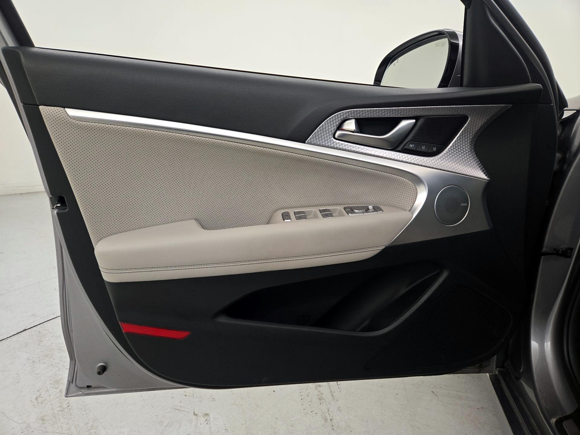 Thumbnail: 2023 Genesis G70 - 12