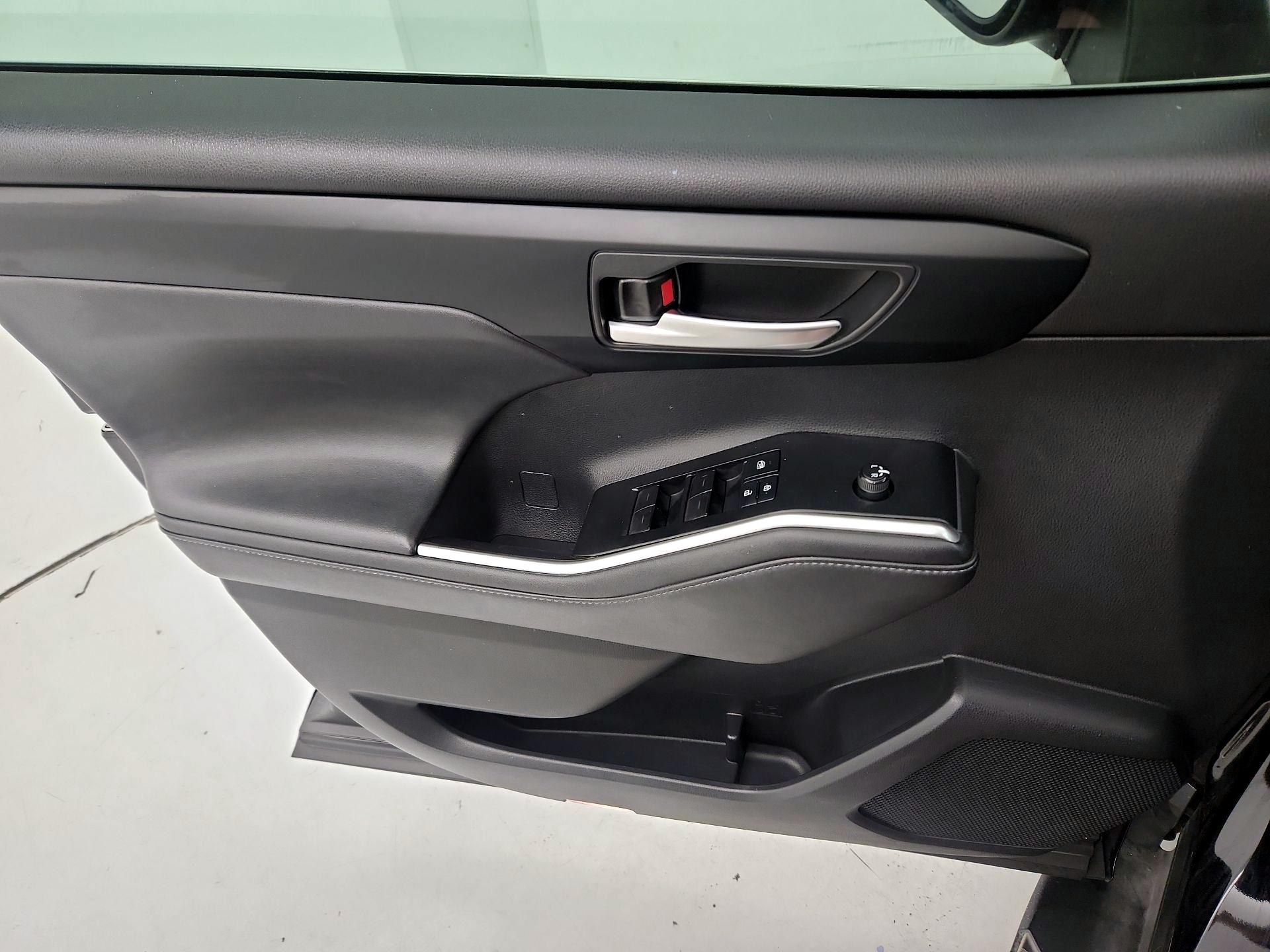 Thumbnail: 2020 Toyota Highlander - 12