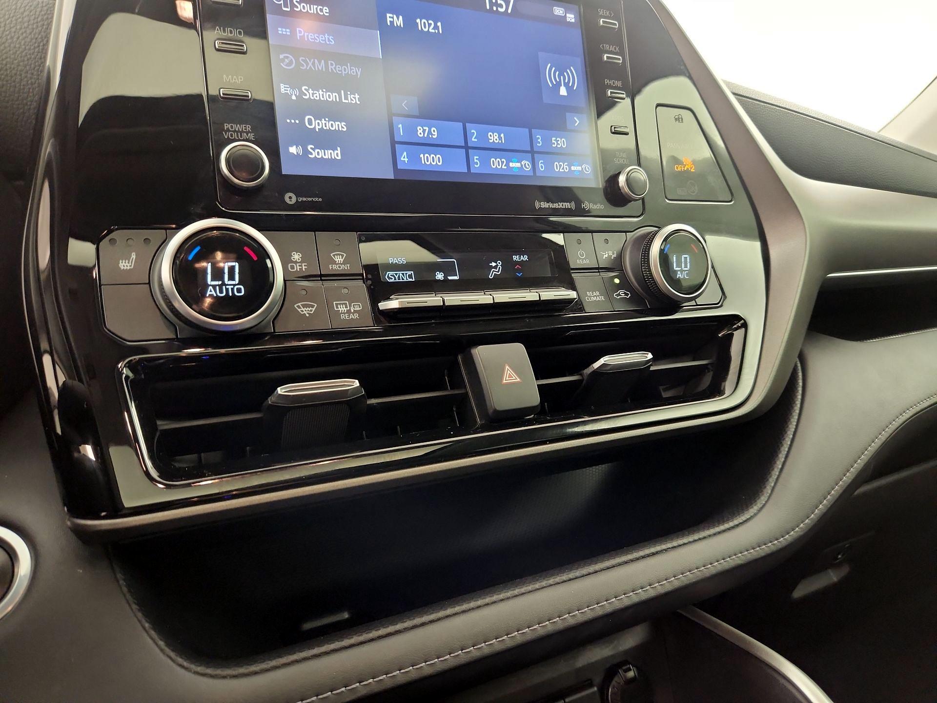Thumbnail: 2020 Toyota Highlander - 16