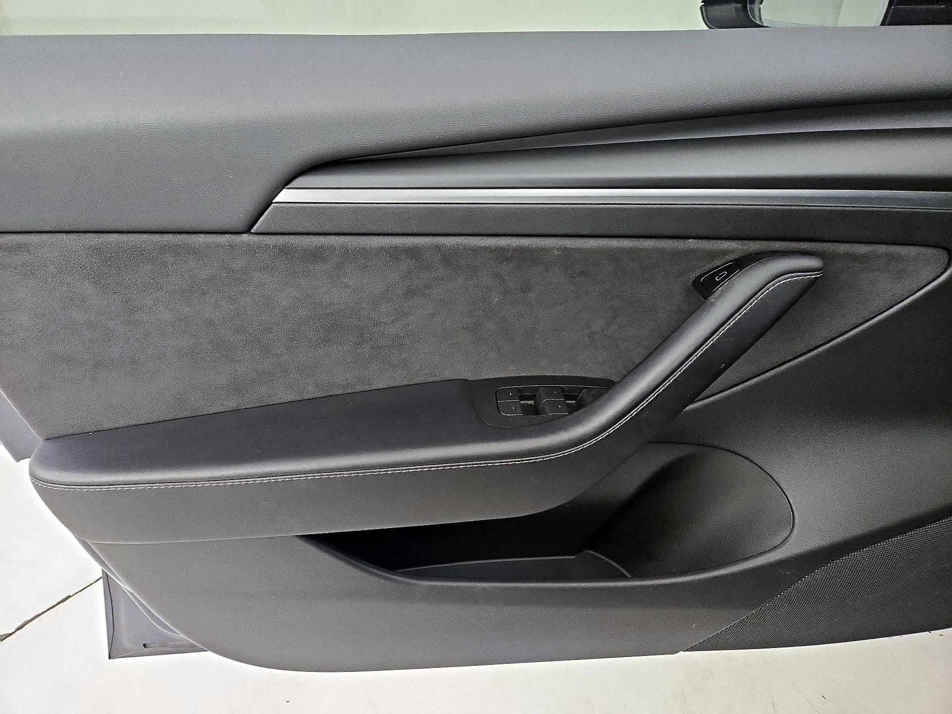 Thumbnail: 2022 Tesla Model 3 - 12