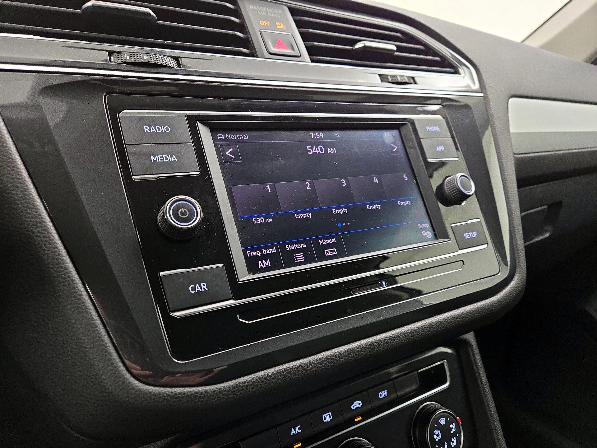 Thumbnail: 2018 Volkswagen Tiguan - 15