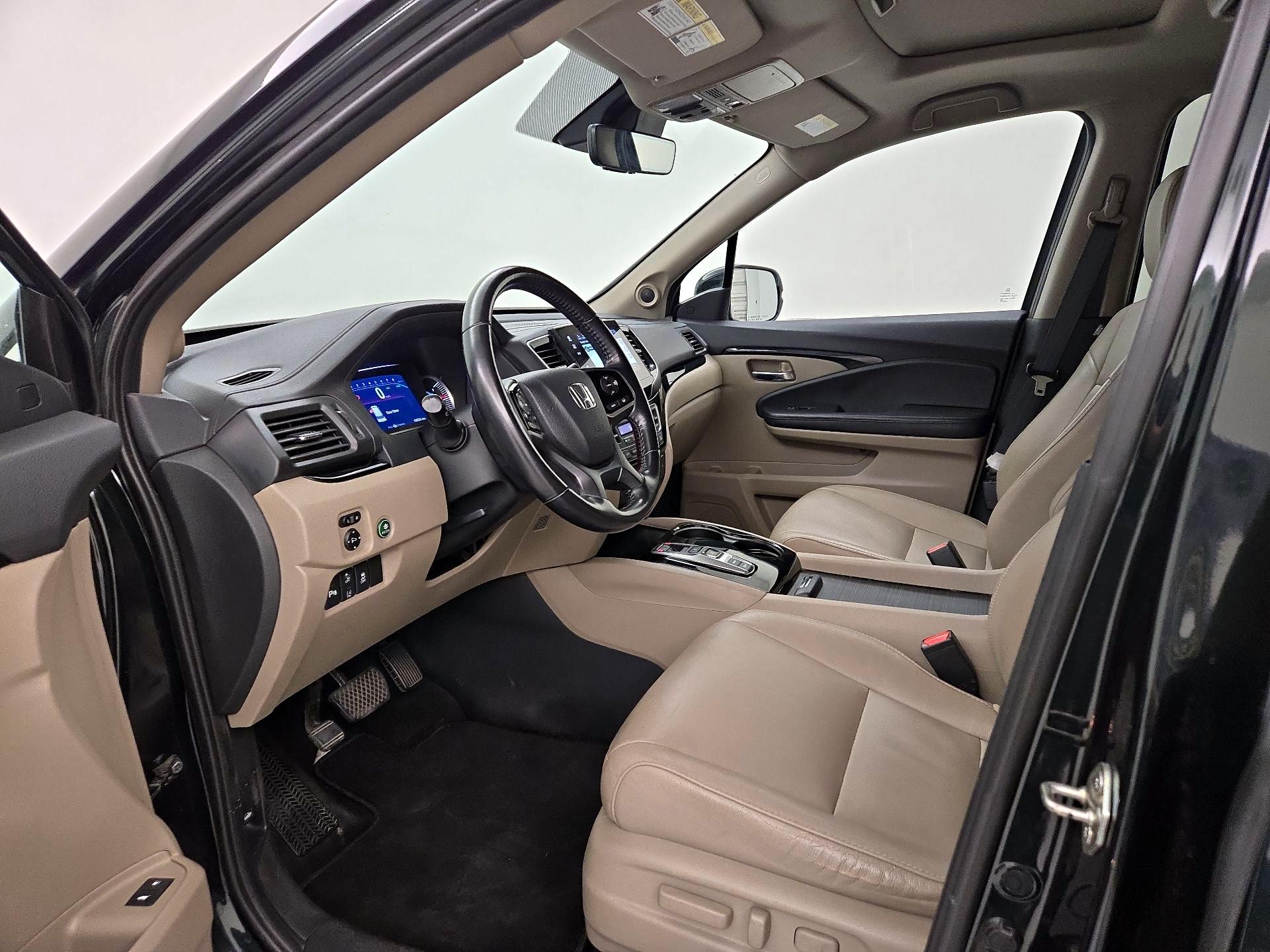 Thumbnail: 2019 Honda Pilot - 11