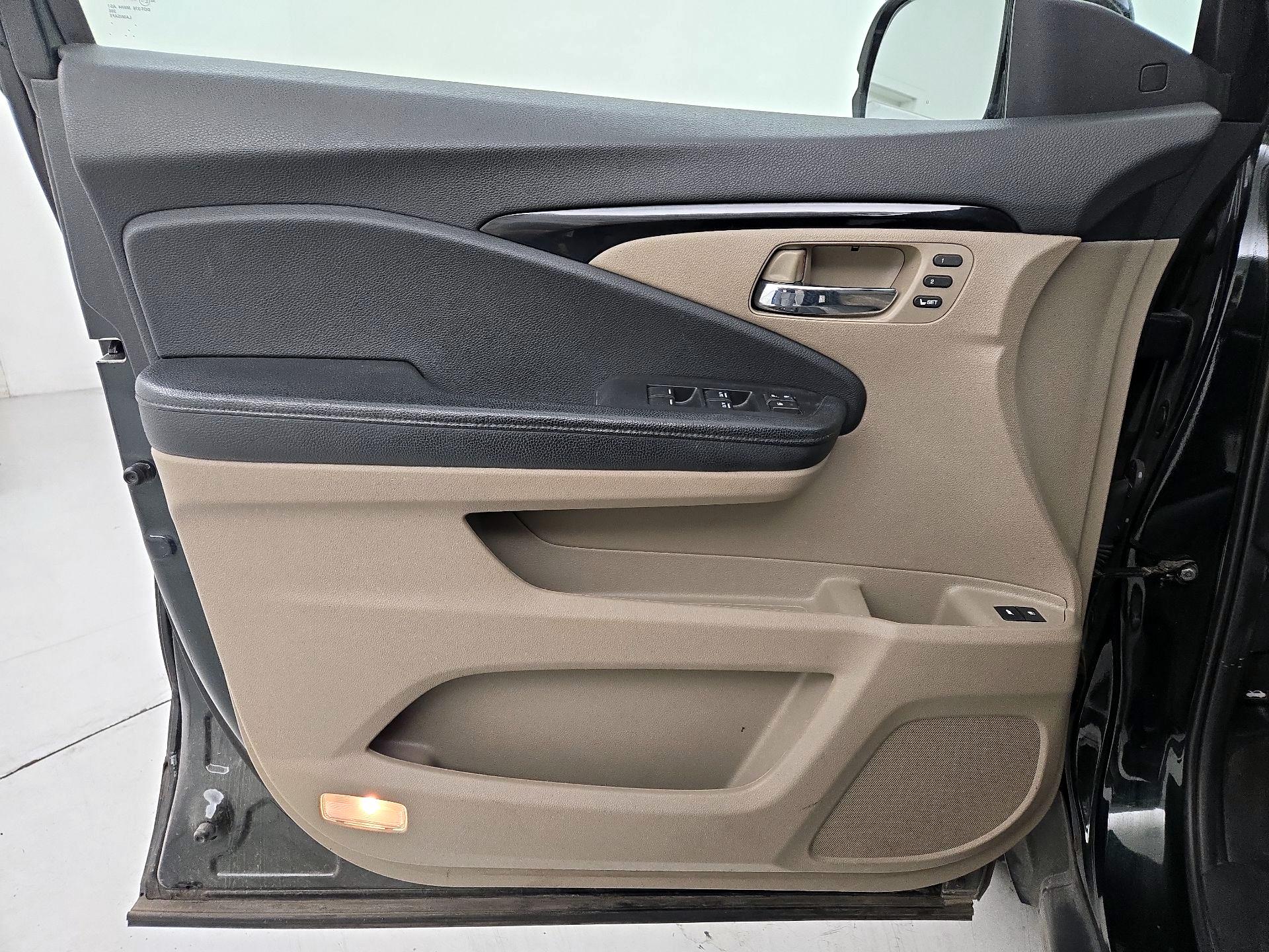 Thumbnail: 2019 Honda Pilot - 12