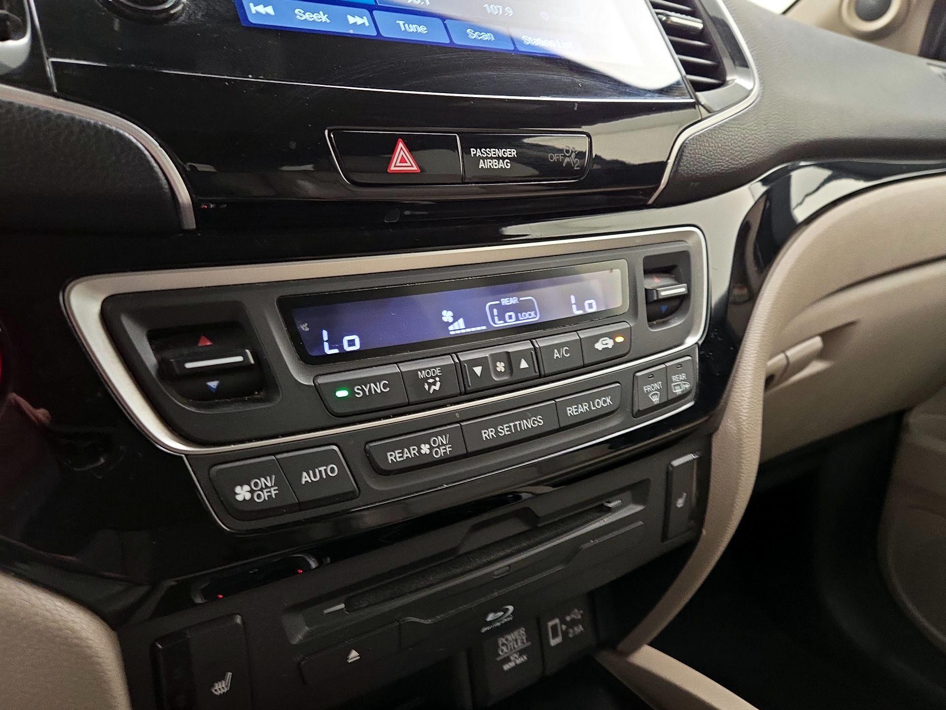 Thumbnail: 2019 Honda Pilot - 17