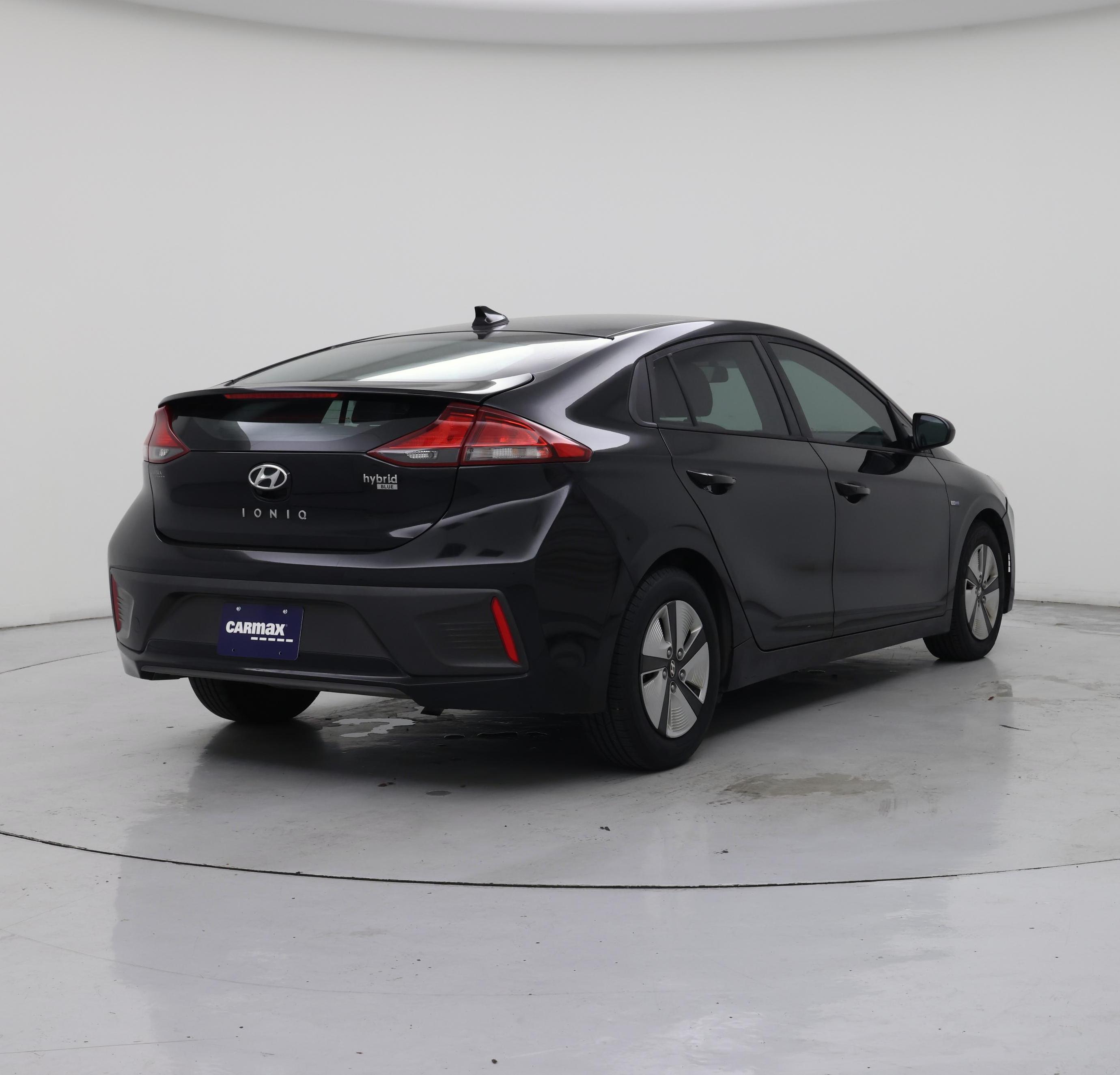 Thumbnail: 2018 Hyundai Ioniq - 8