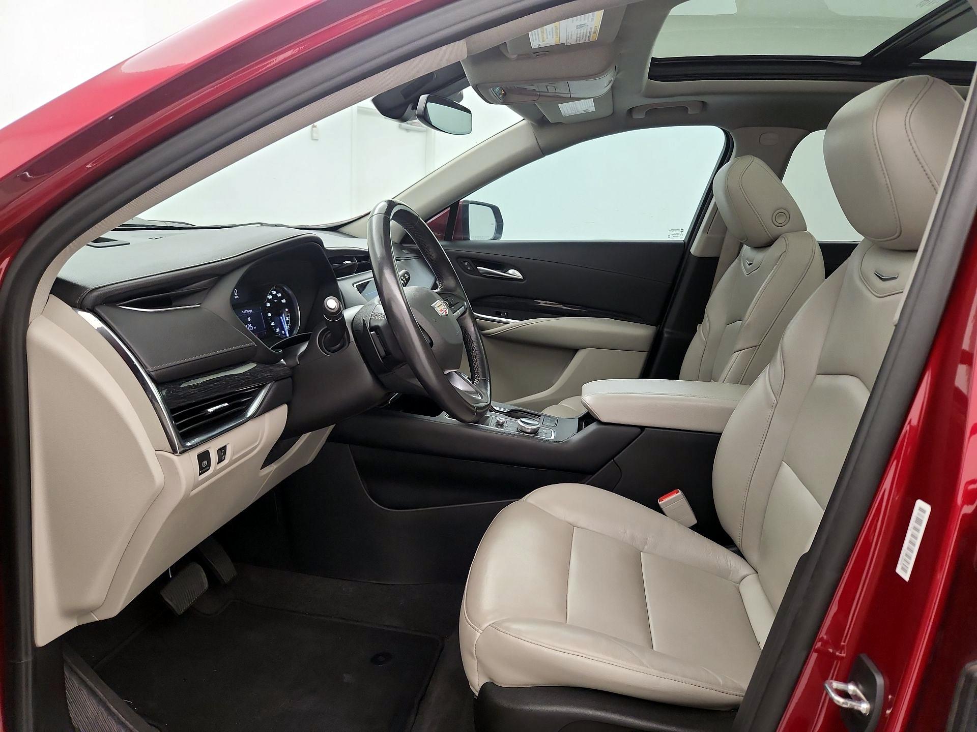 Thumbnail: 2023 Cadillac XT4 - 11
