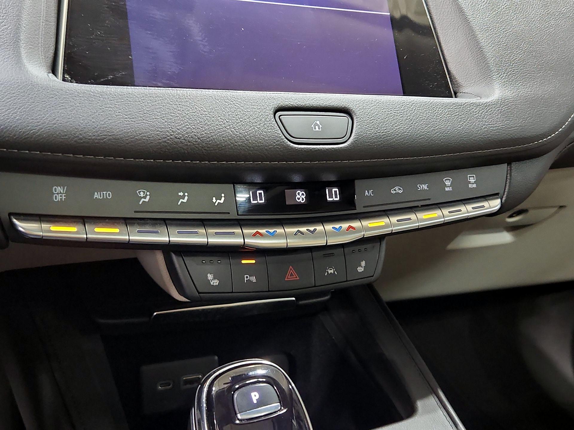 Thumbnail: 2023 Cadillac XT4 - 16